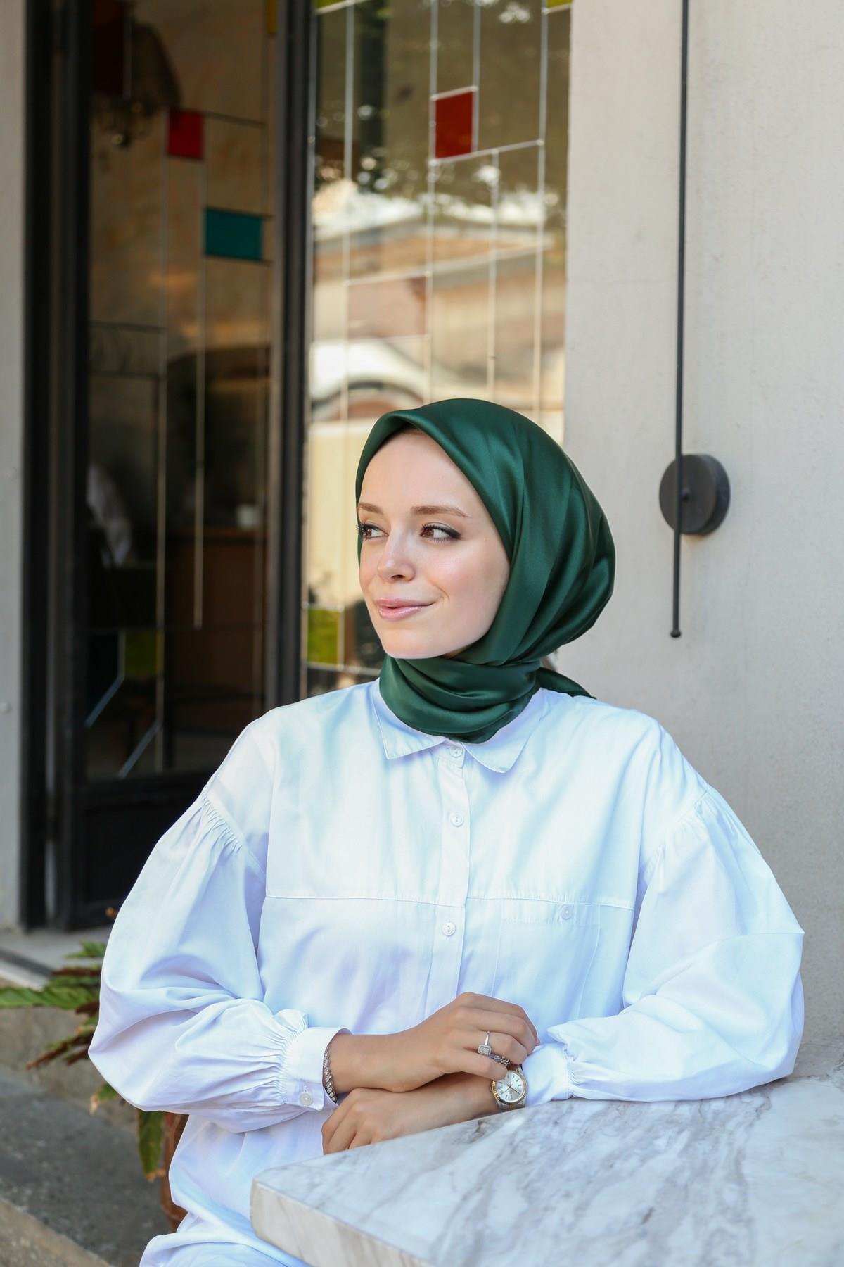DÜZ KRİSTAL EŞARP-ZÜMRÜT