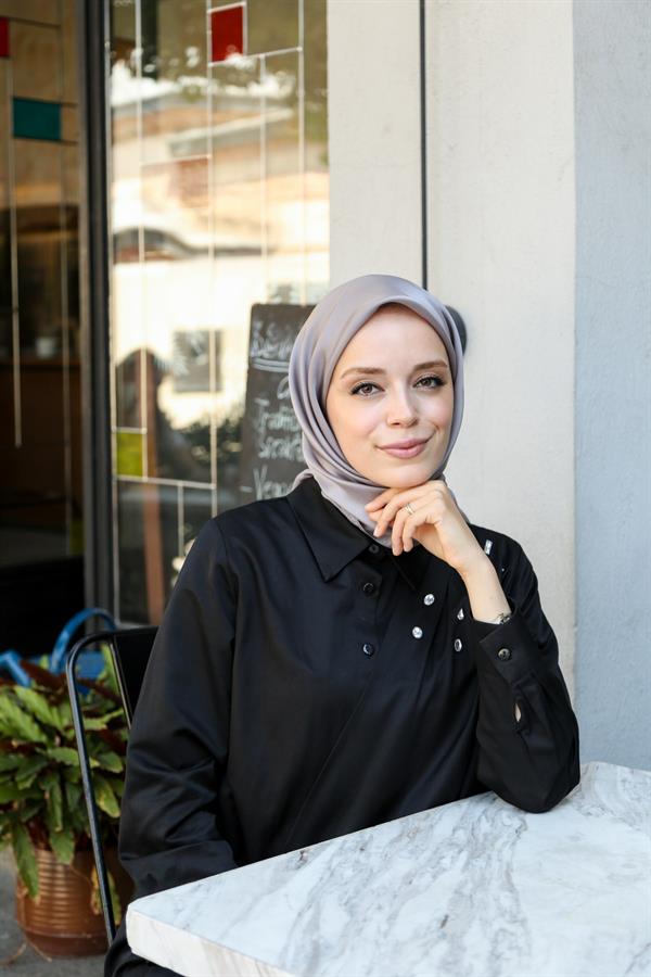 Kokrak sargish bokira sikish Bir vaqtning ozida bir ogizda ikkita xoroz