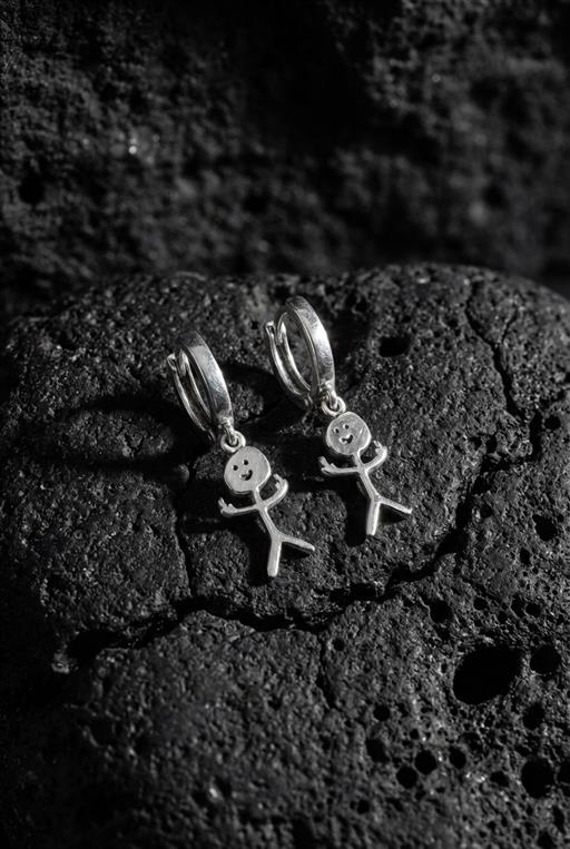 Edepsiz Gümüş Küpe