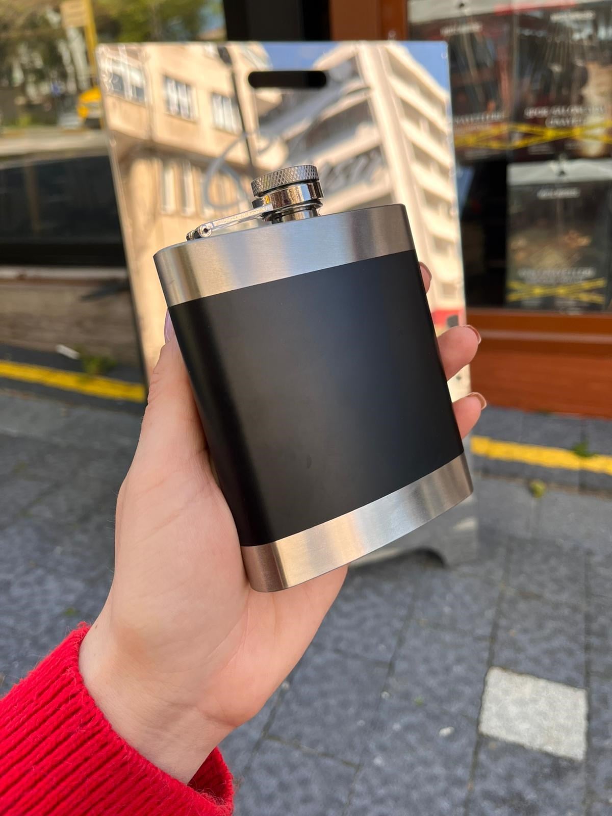 7 Oz Siyah Çelik Detaylı Matara
