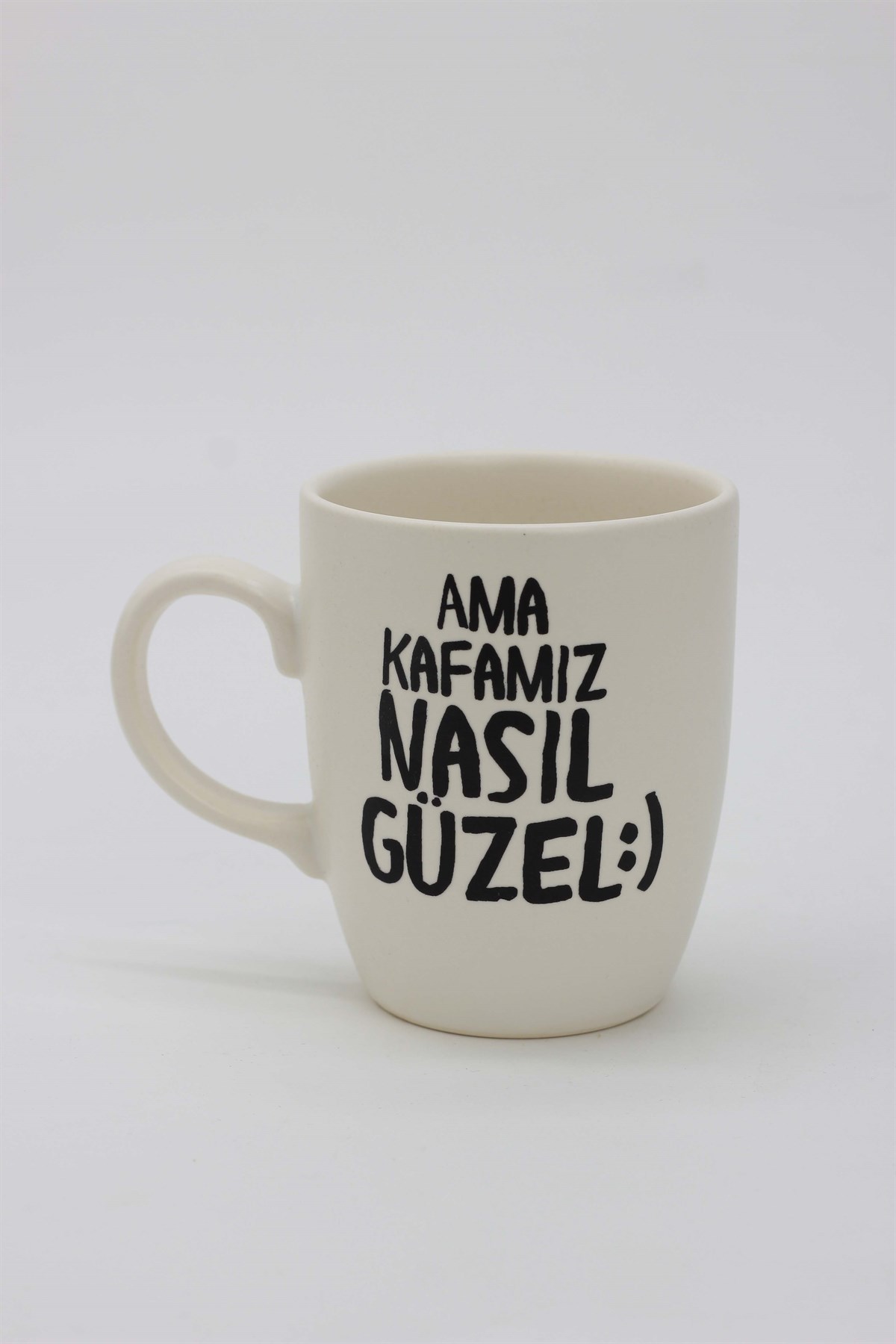 Ama Kafamız Nasıl Güzel Beyaz Kupa
