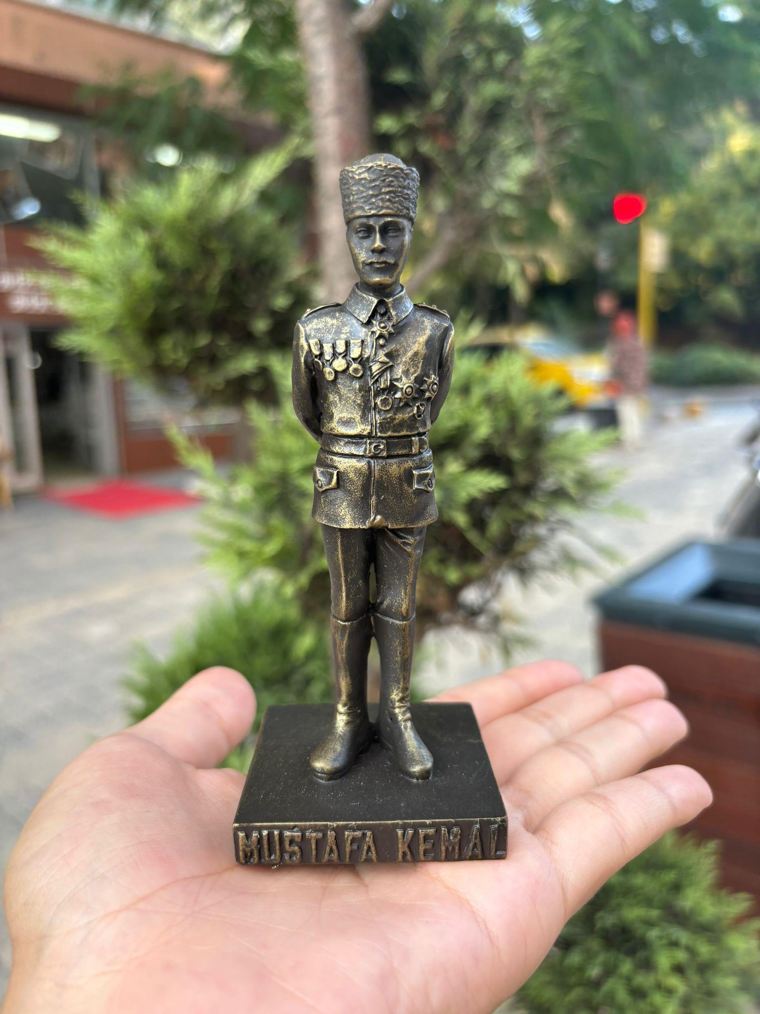 Atatürk Bronz Biblo