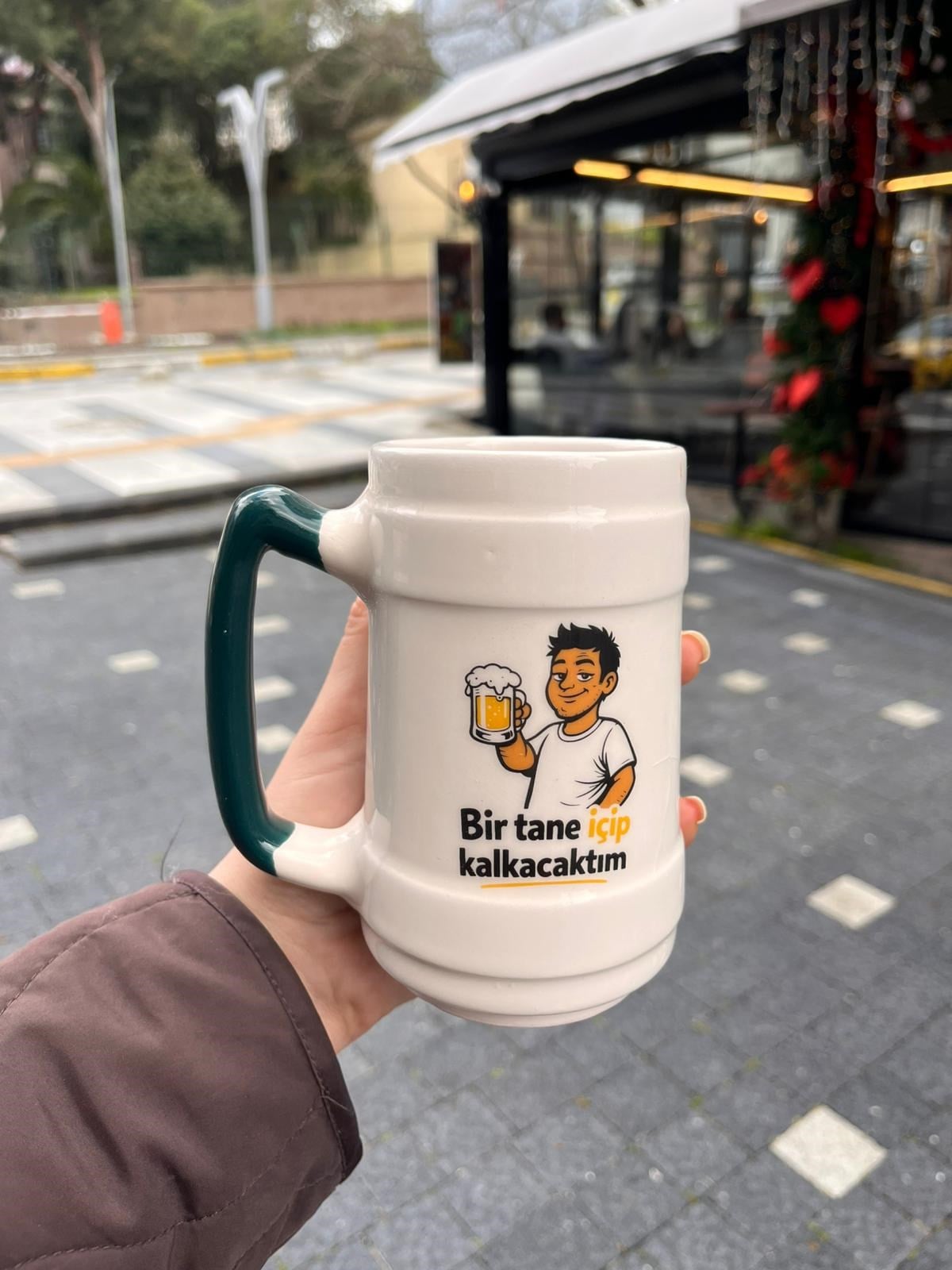 Bir Tane İçip Kalkacaktım Bira Bardağı