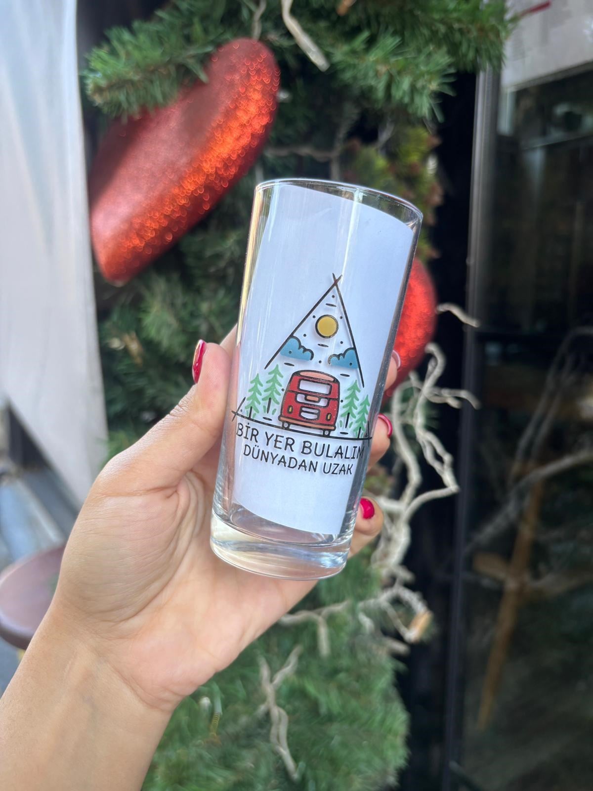 Bir Yer Bulalım Dünyadan Uzak Rakı Bardağı
