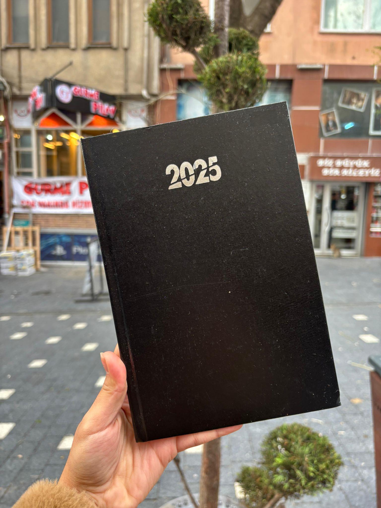 Büyük Boy 2025 Siyah Ajanda