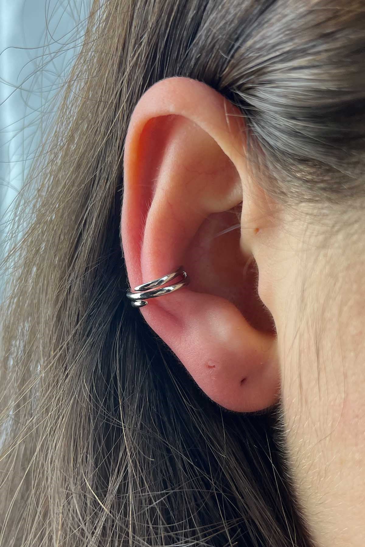 Çivili Gri Renk Earcuff