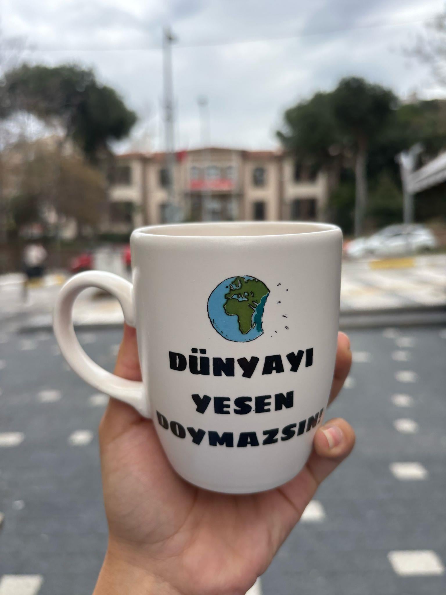 Dünyayı Yesen Doymazsın Oval Kupa 