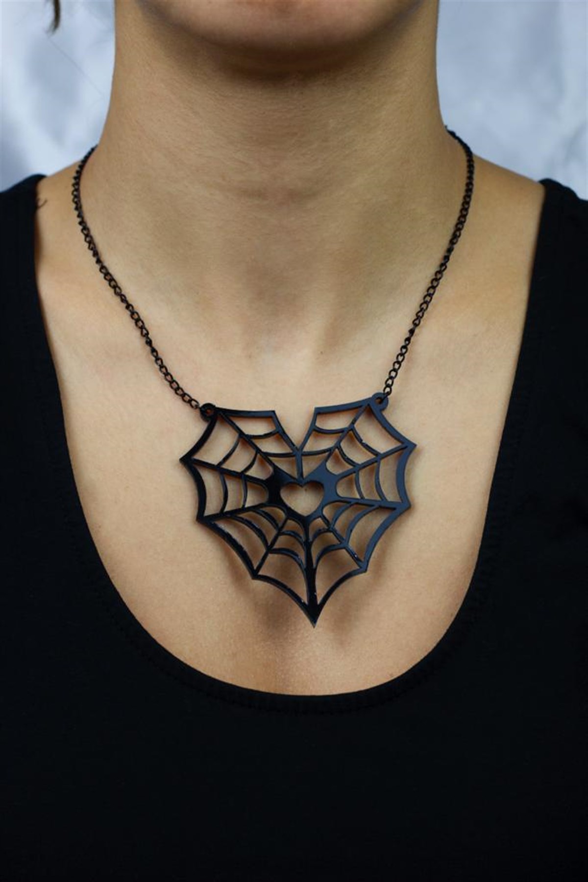 Gotik Siyah Kalp Kolye