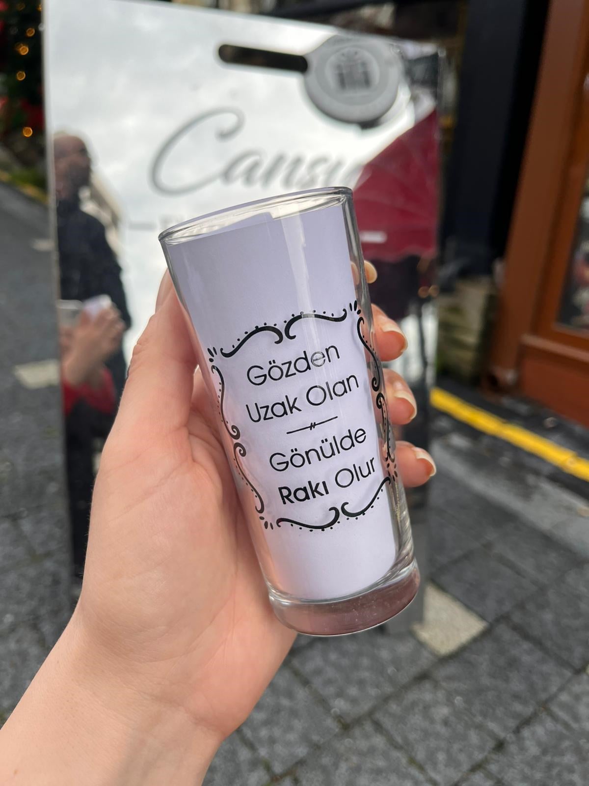 Gözden Uzak Olan Gönülde Rakı Olur Rakı Bardağı