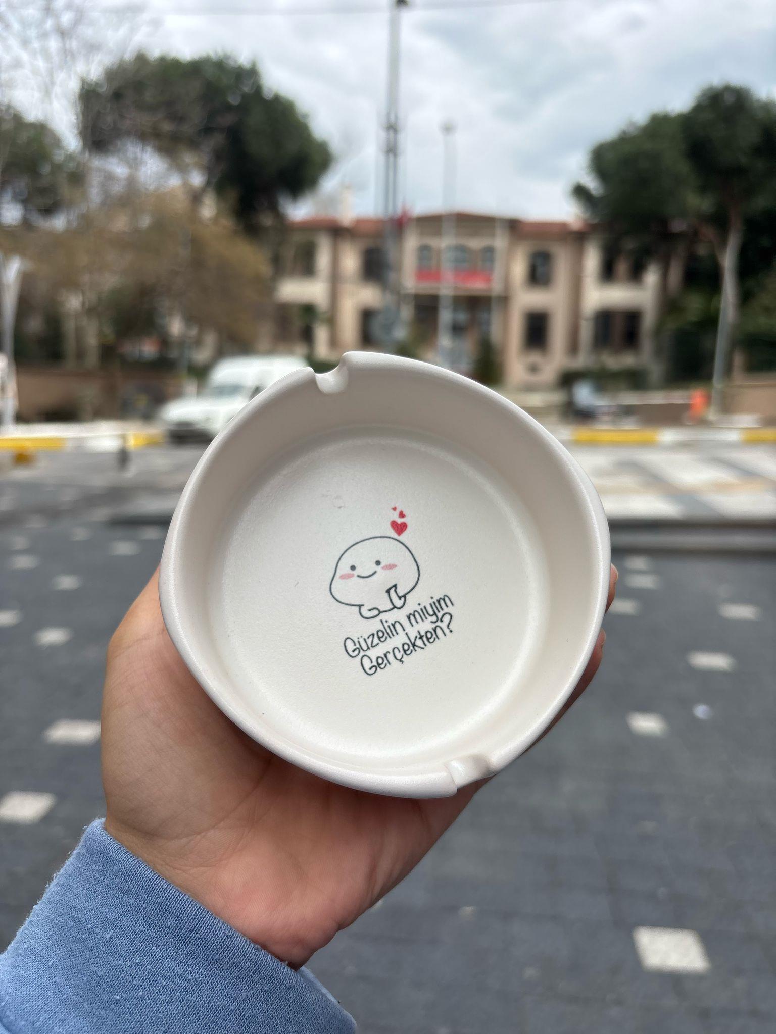 Güzelin Miyim Gerçekten Küllük