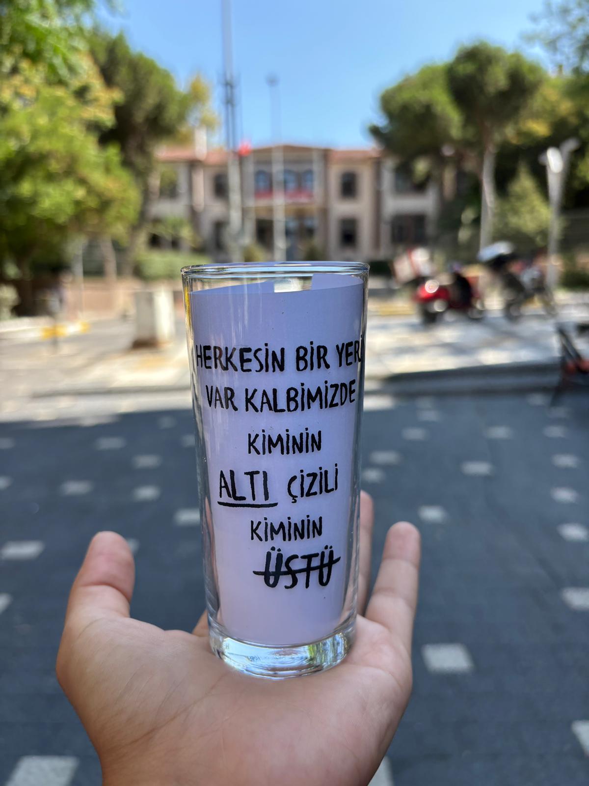Herkesin Bir Yeri Var Kalbimizde Kiminin Altı Çizili Kiminin Üstü Rakı Bardağı