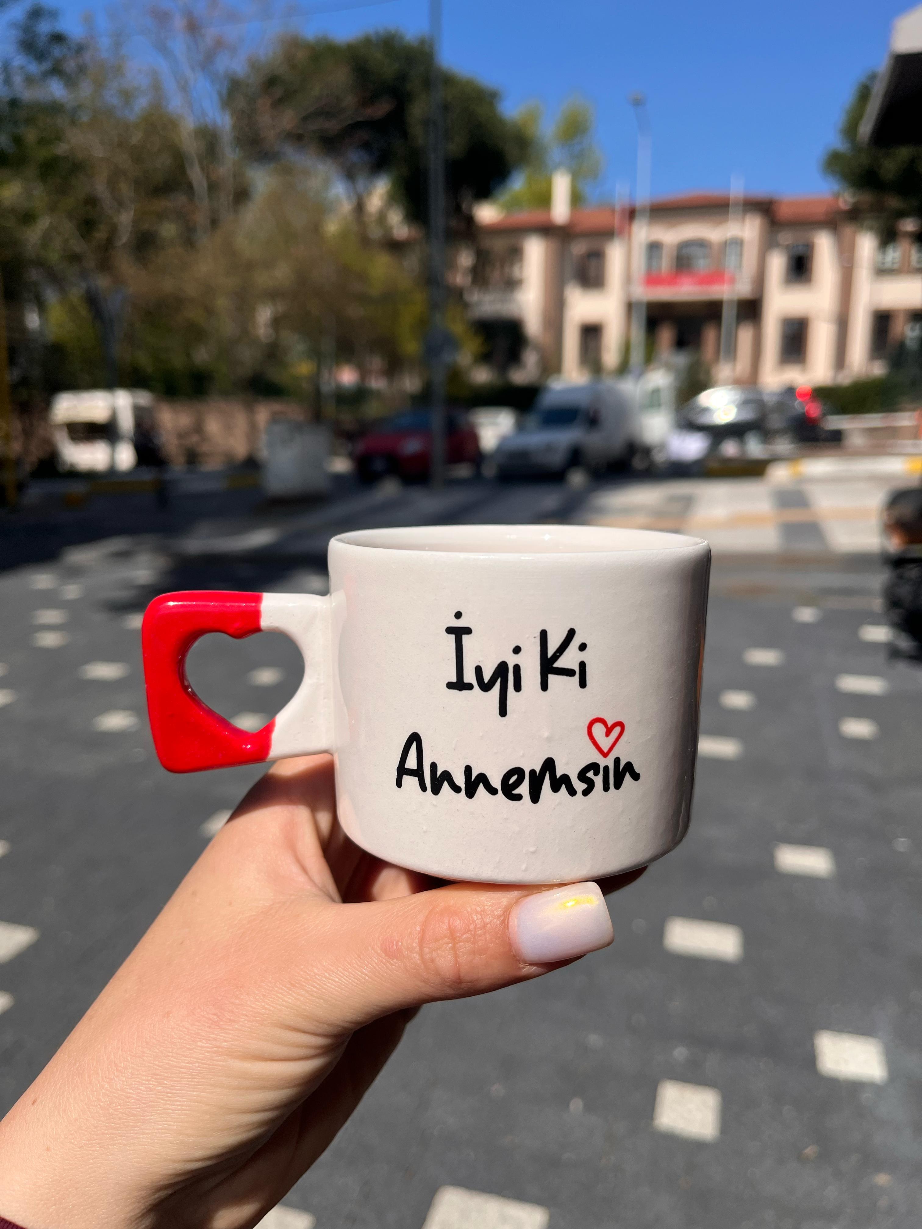 İyi Ki Annemsin Kalpli Kupa