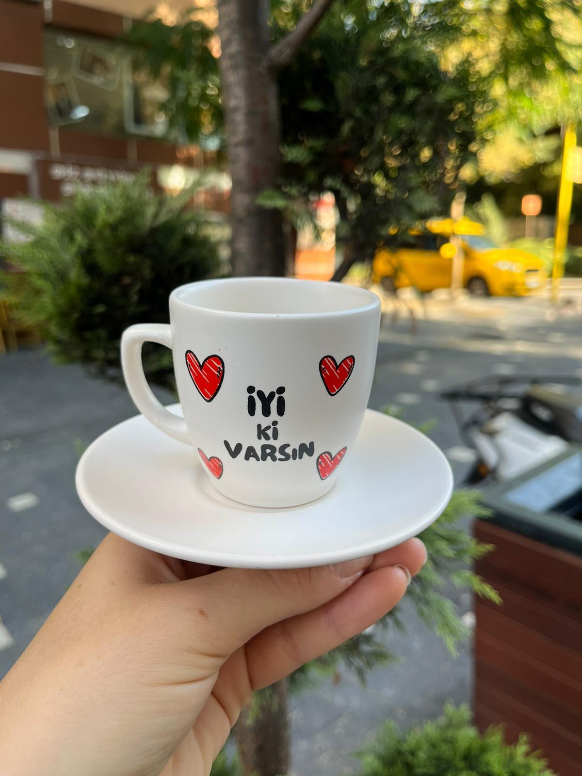 Kalp Detaylı İyi Ki Varsın Türk Kahvesi Fincanı