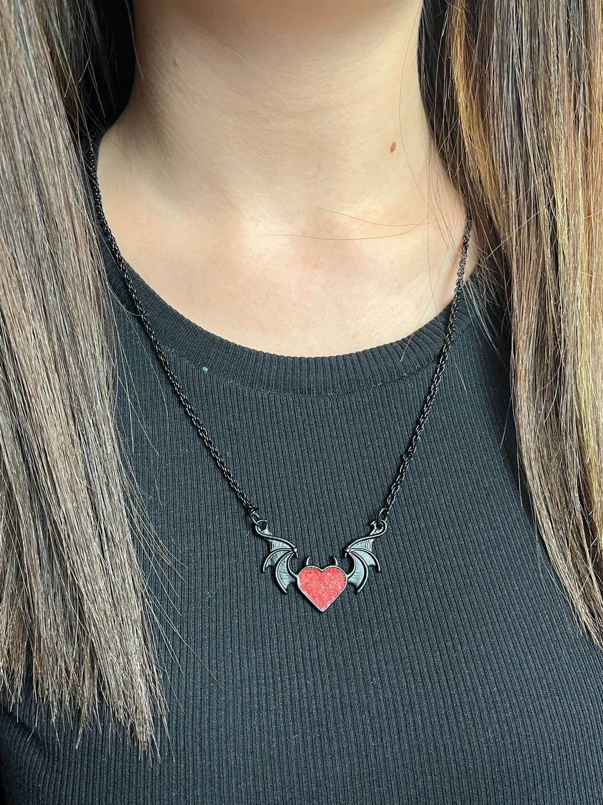 Kalp Detaylı Siyah Yarasa Unisex Kolye