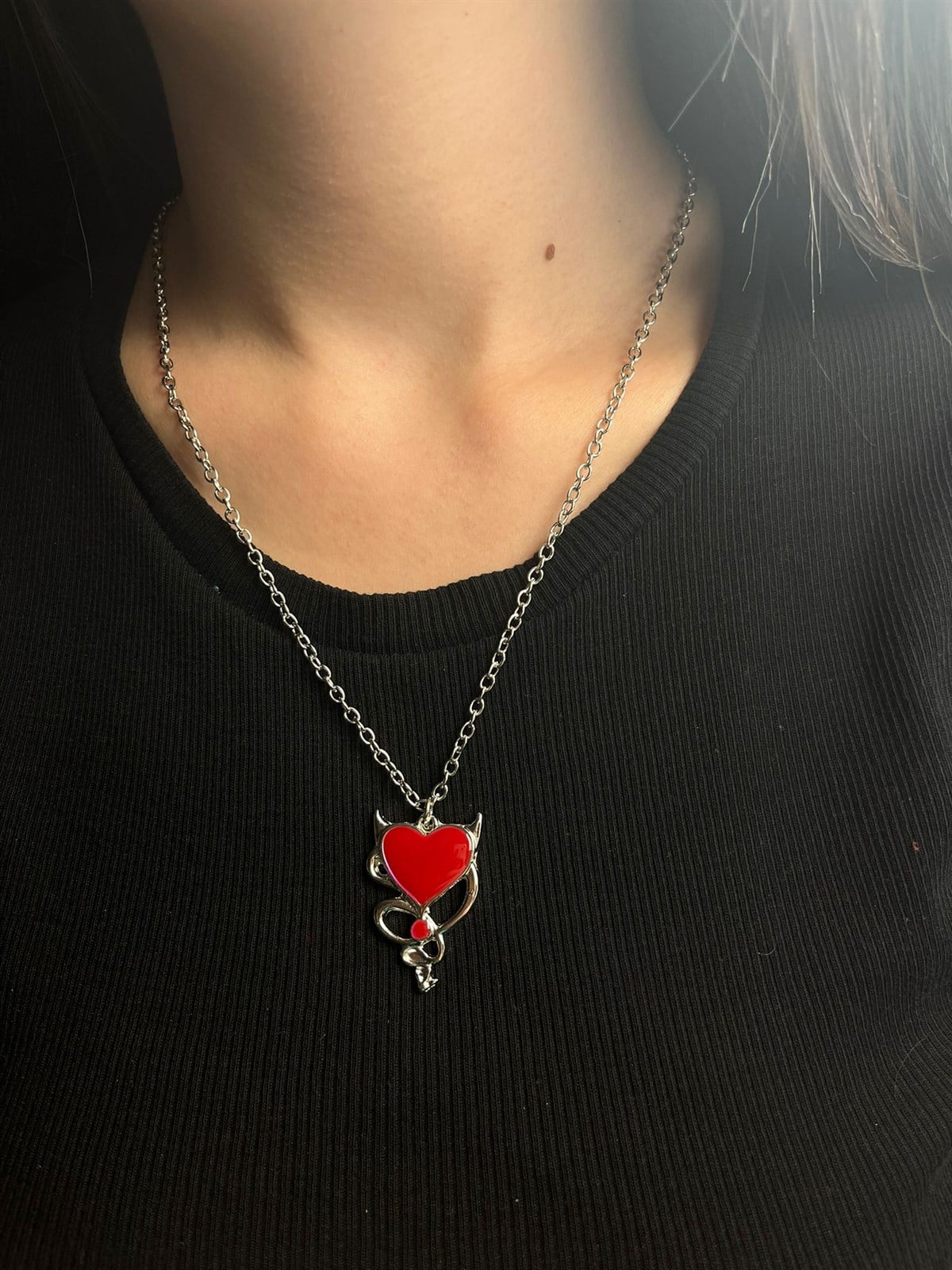 Kalp ve Demon Detaylı Zincir Kolye