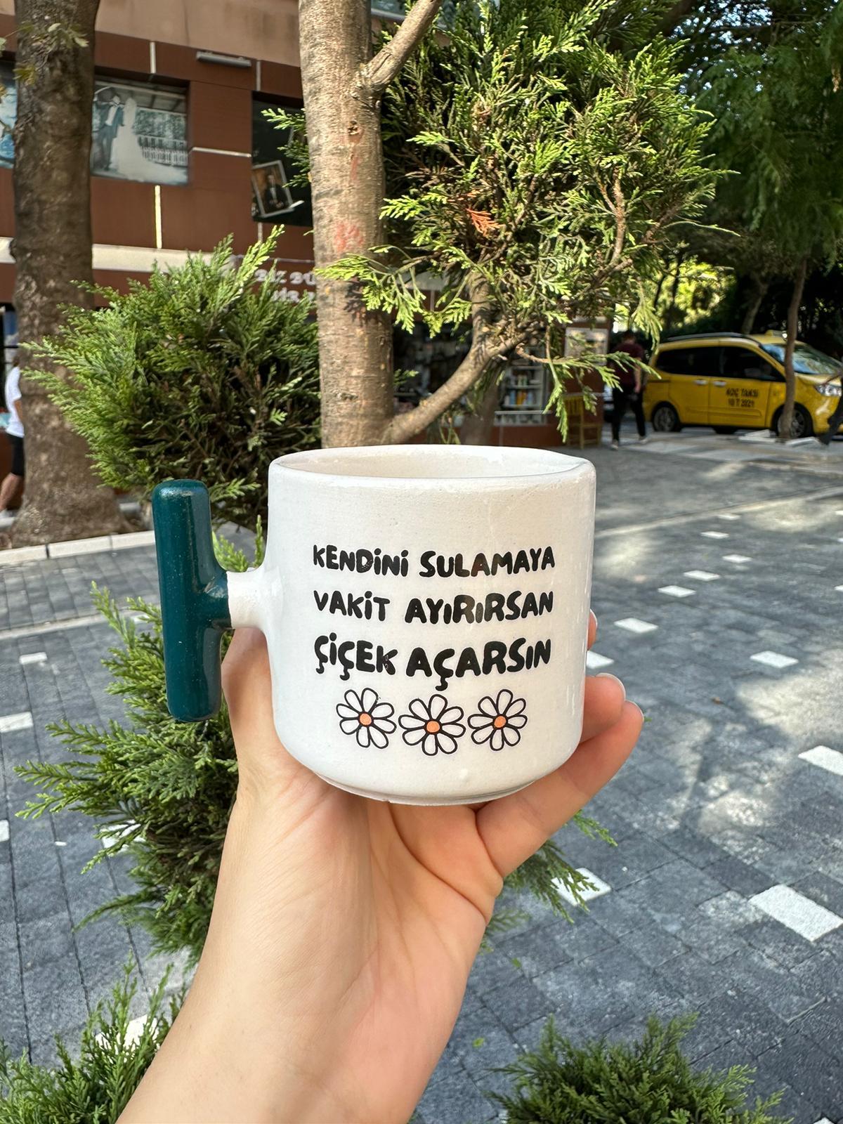 Kendini Sulamaya Vakit Ayırırsan Çiçek Açarsın T Kulplu Kupa