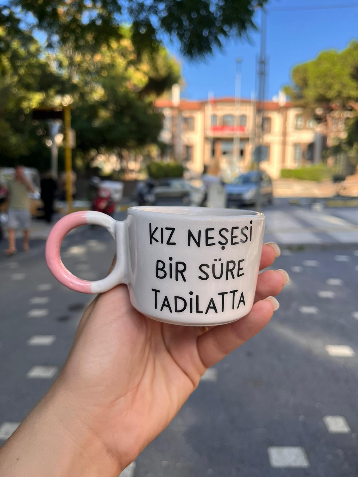 Kız Neşesi Bir Süre Tadilatta Düğüm Kupa