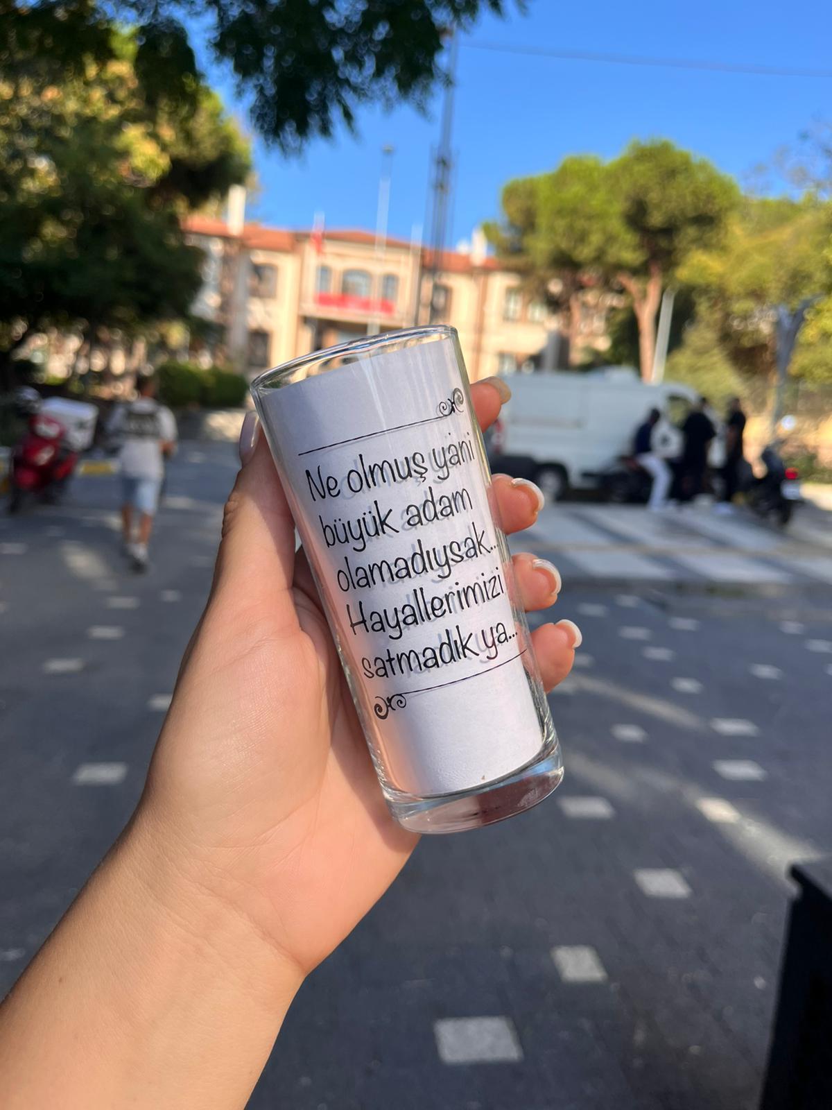 Ne Olmuş Yani Büyük Adam Olamadıysak... Rakı Bardağı