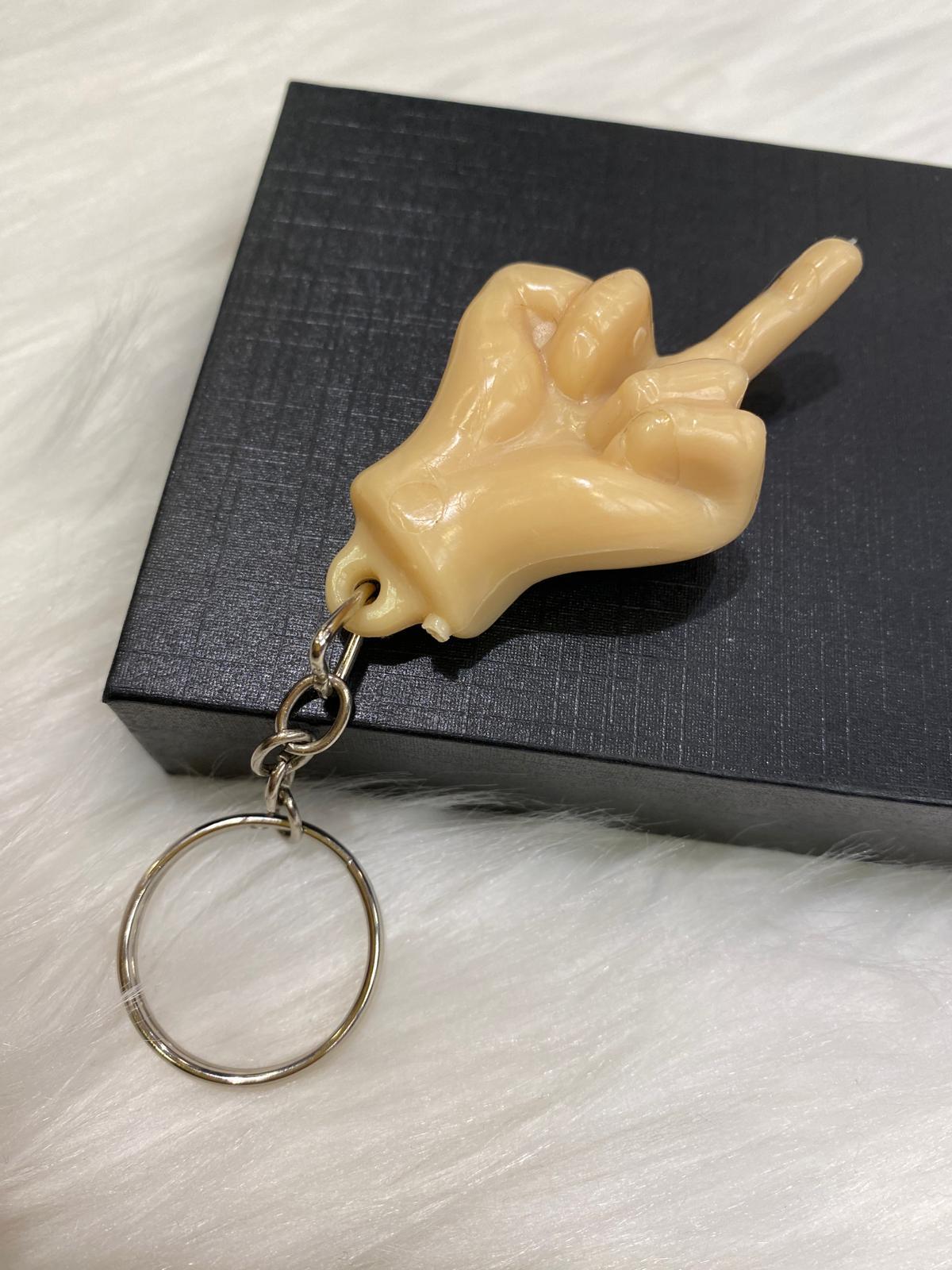 Parmakla Gösterilen Keychain - Koyu Krem