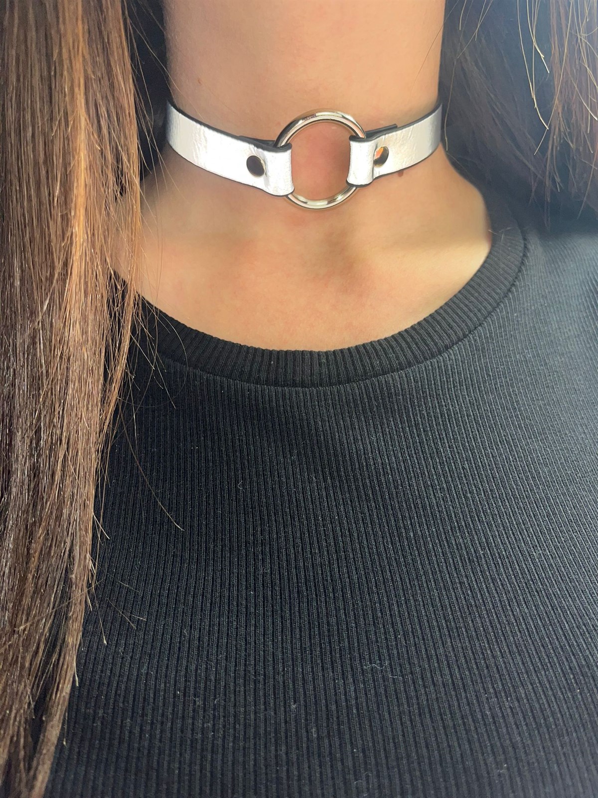Reflektörlü Gece Işıkta Parlayan Choker Kolye