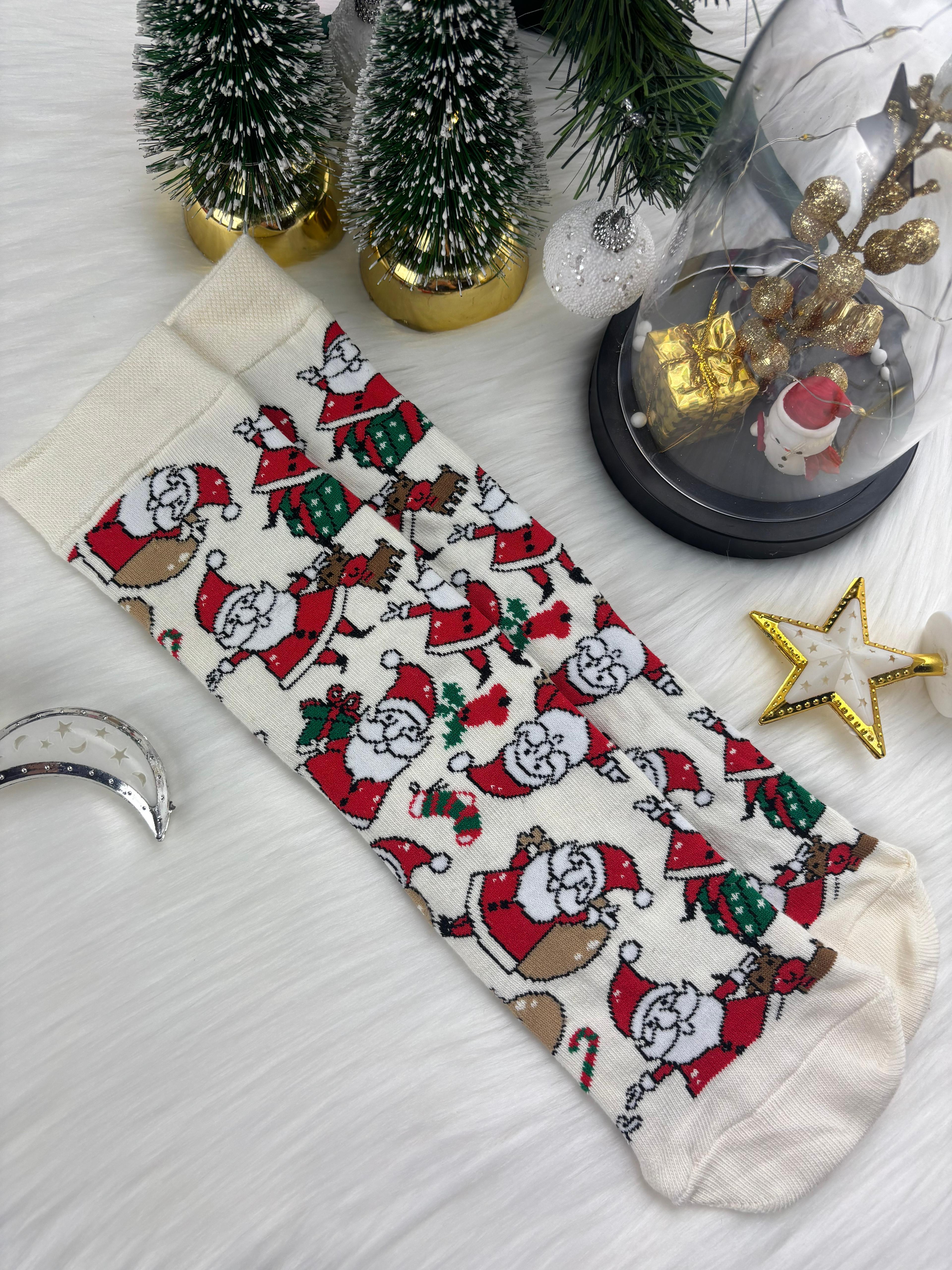 Sevimli Yılbaşı Temalı Noel Baba Desenli Çorap