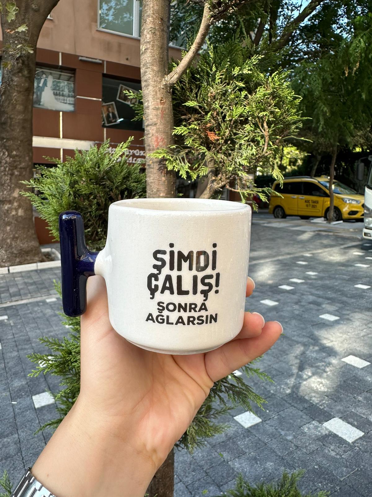 Şimdi Çalış Sonra Ağlarsın T Kulplu Kupa