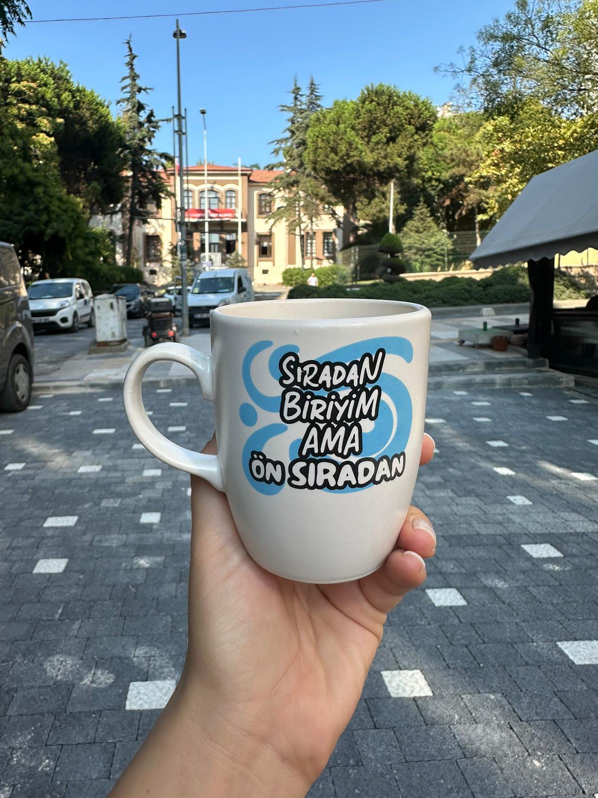 Sıradan Biriyim Ama Ön Sıradan Oval Kupa