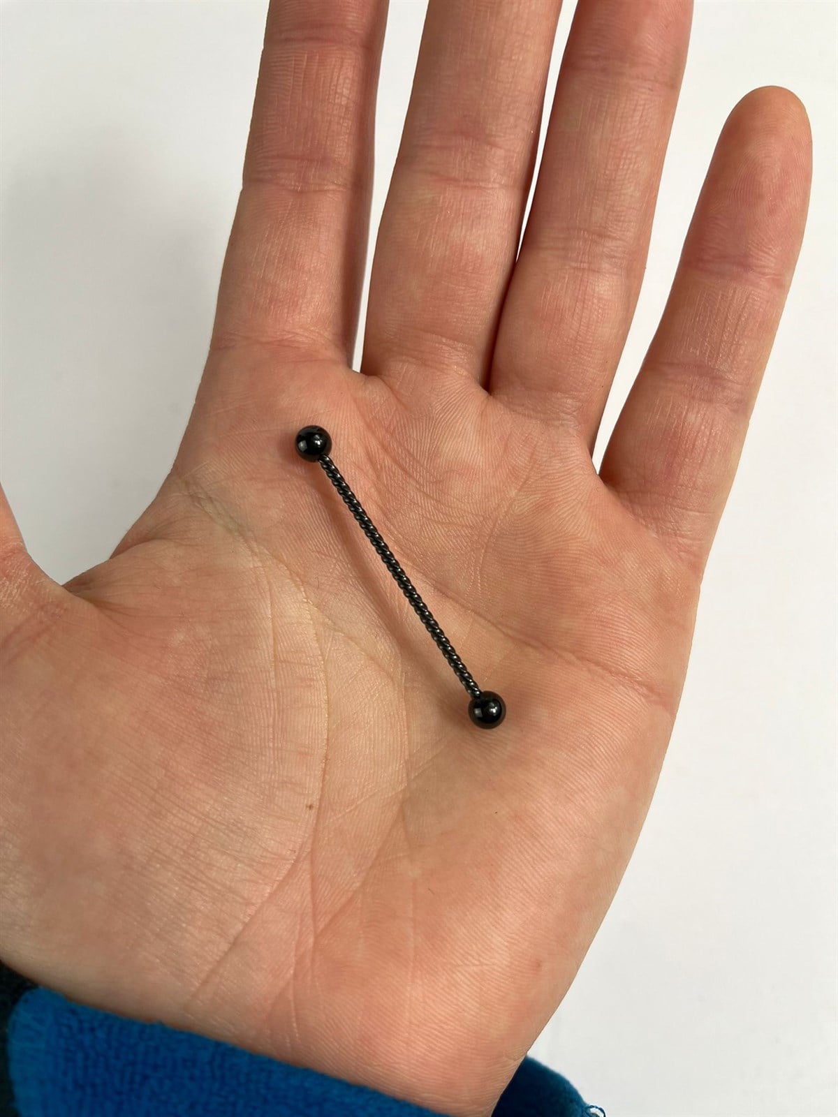 Siyah Sarmal Detaylı Cerrahi Çelik Industrial Köprü Piercing 