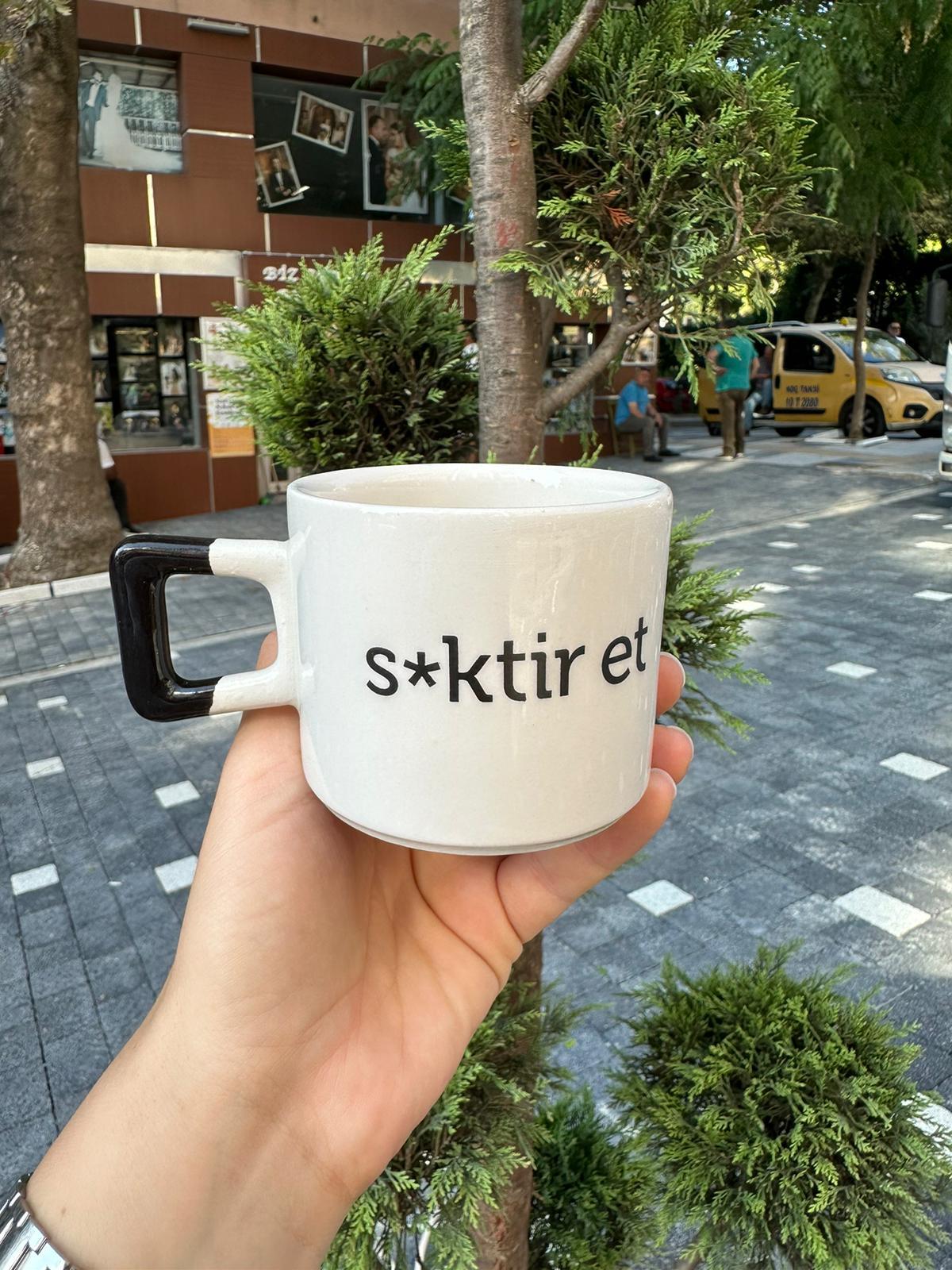 S*ktir Et Kare Kulplu Kupa