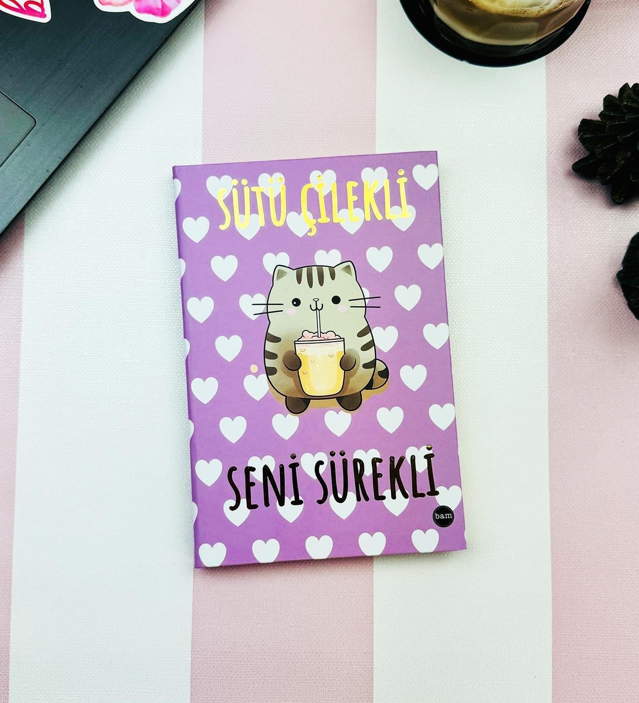 Sütü Çilekli V2 Tasarımlı Lastikli Defter - 80 Yaprak