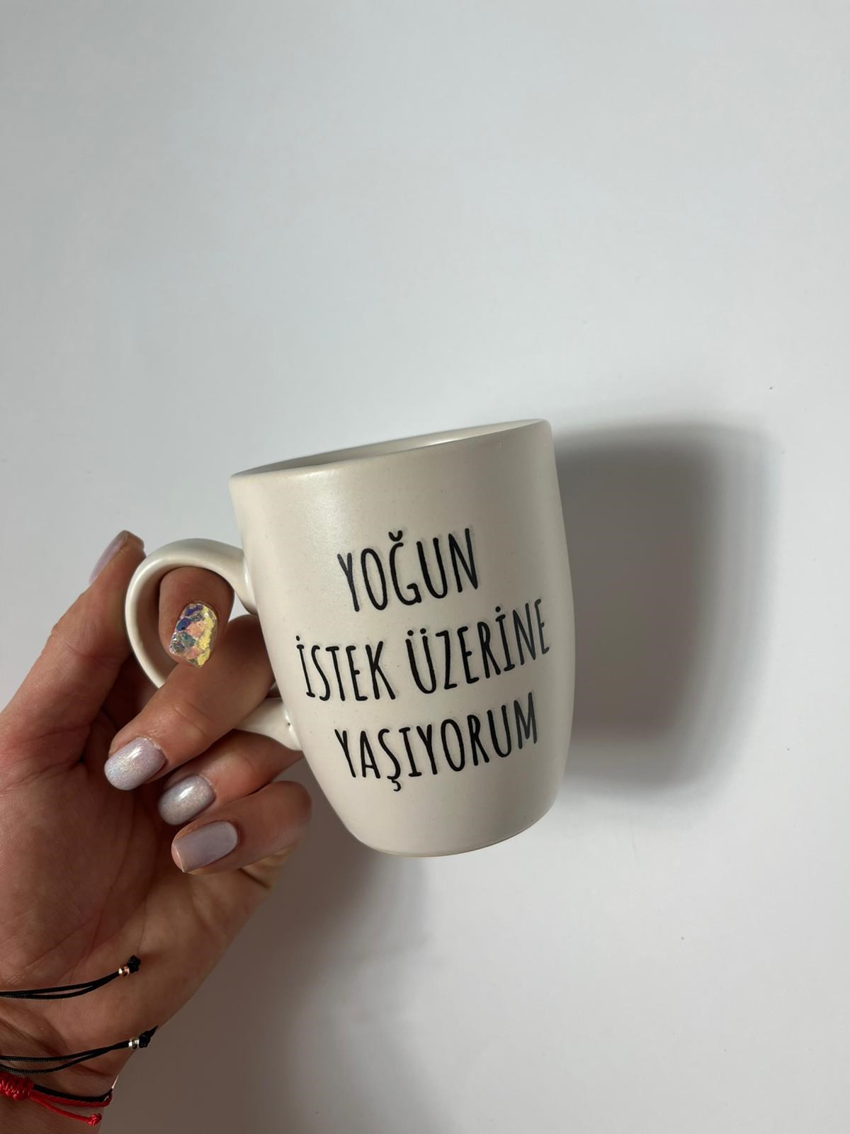 Yoğun İstek Üzerine Yaşıyorum Beyaz Kupa