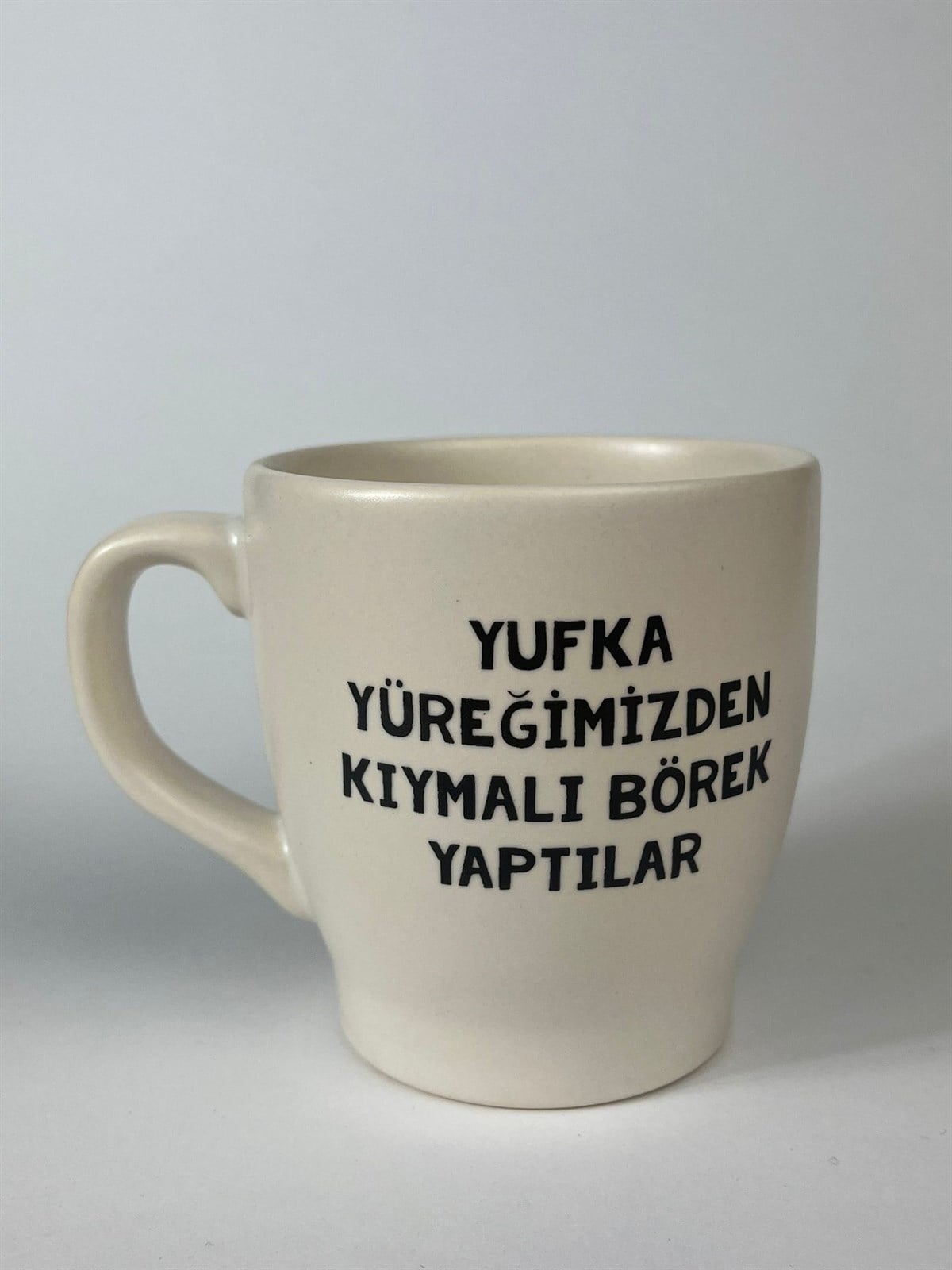 Yufka Yüreğimizden Kıymalı Börek Yaptılar Krem Oval Kupa