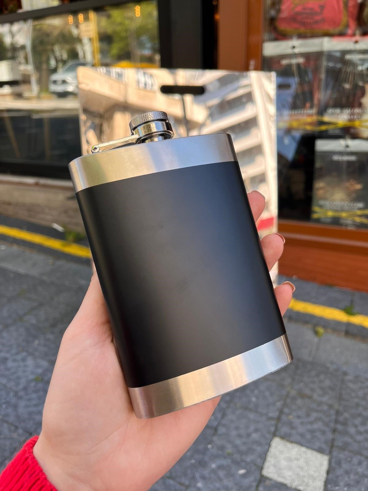 9 Oz Siyah Çelik Detaylı 9 Oz Matara
