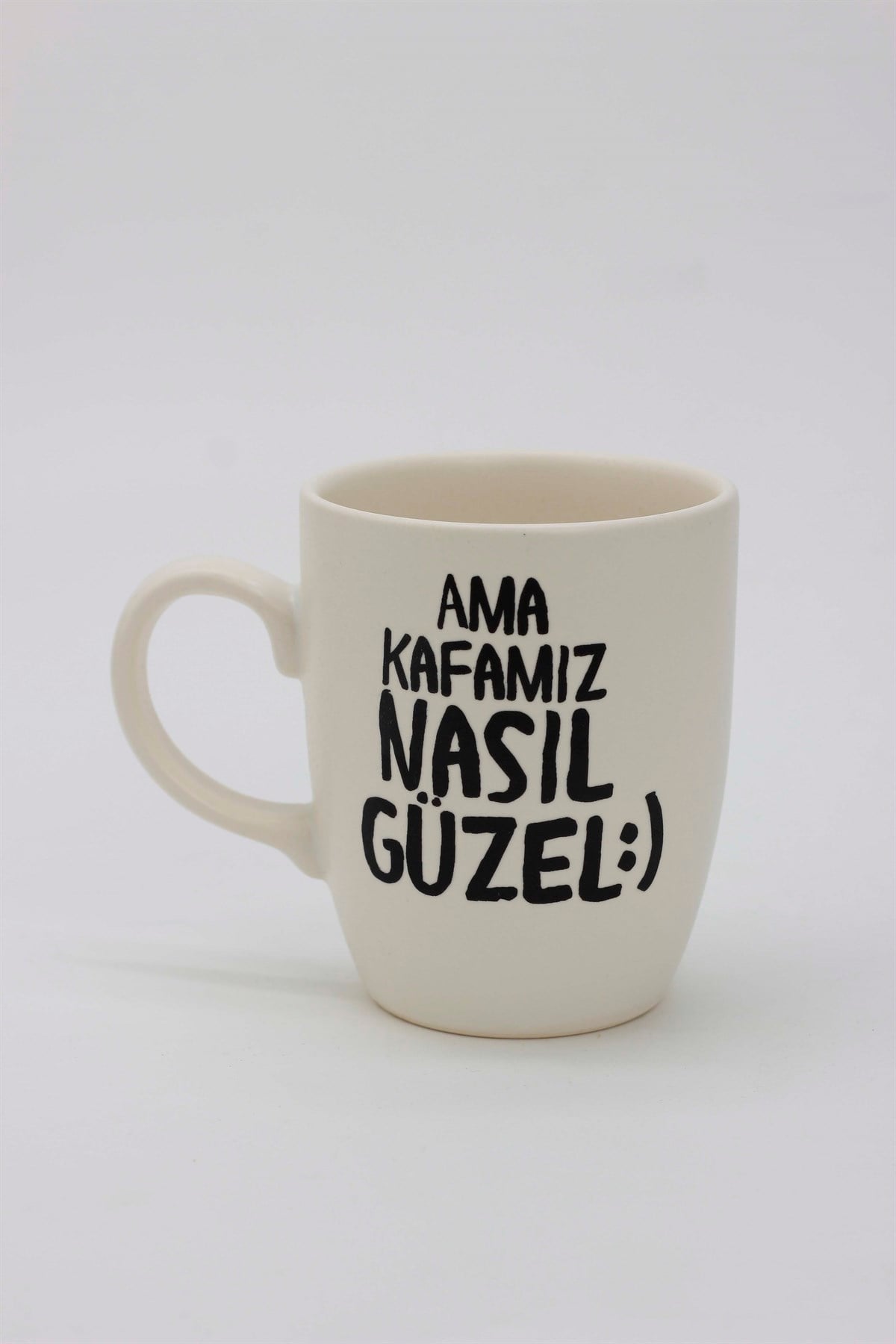 Ama Kafamız Nasıl Güzel Beyaz Kupa
