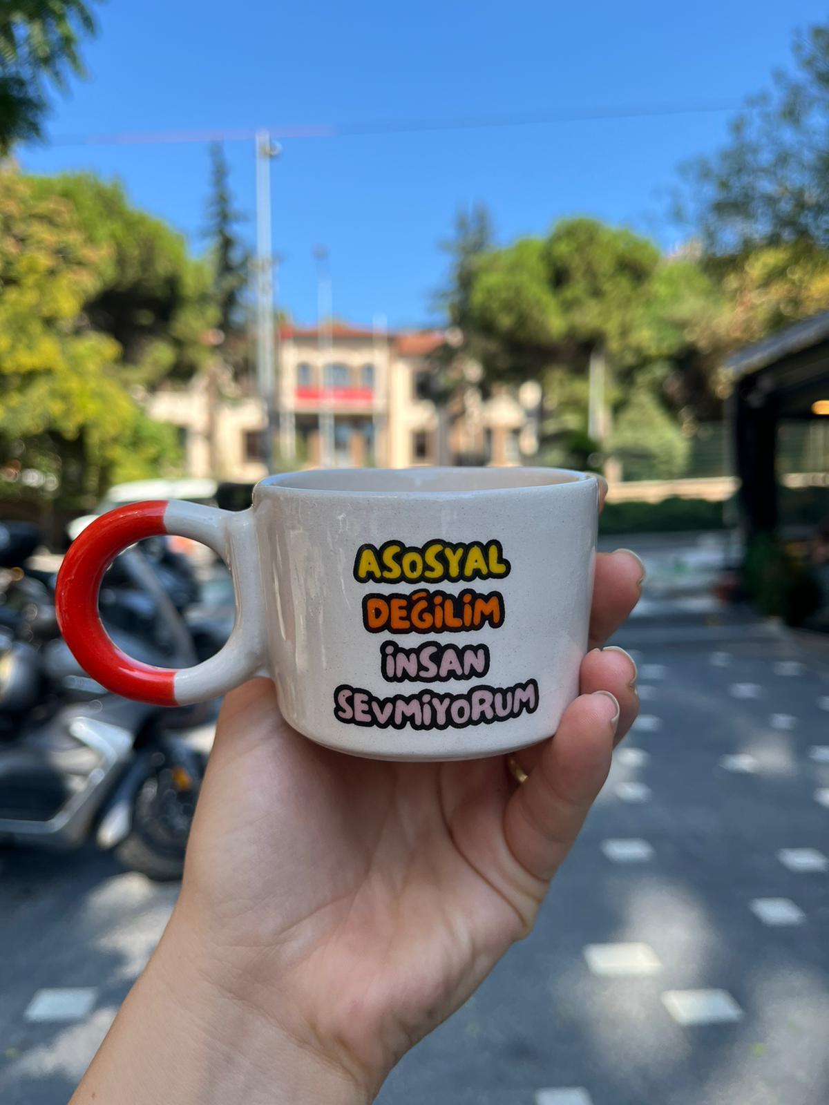 Asosyal Değilim İnsan Sevmiyorum Düğüm Kulplu Kupa