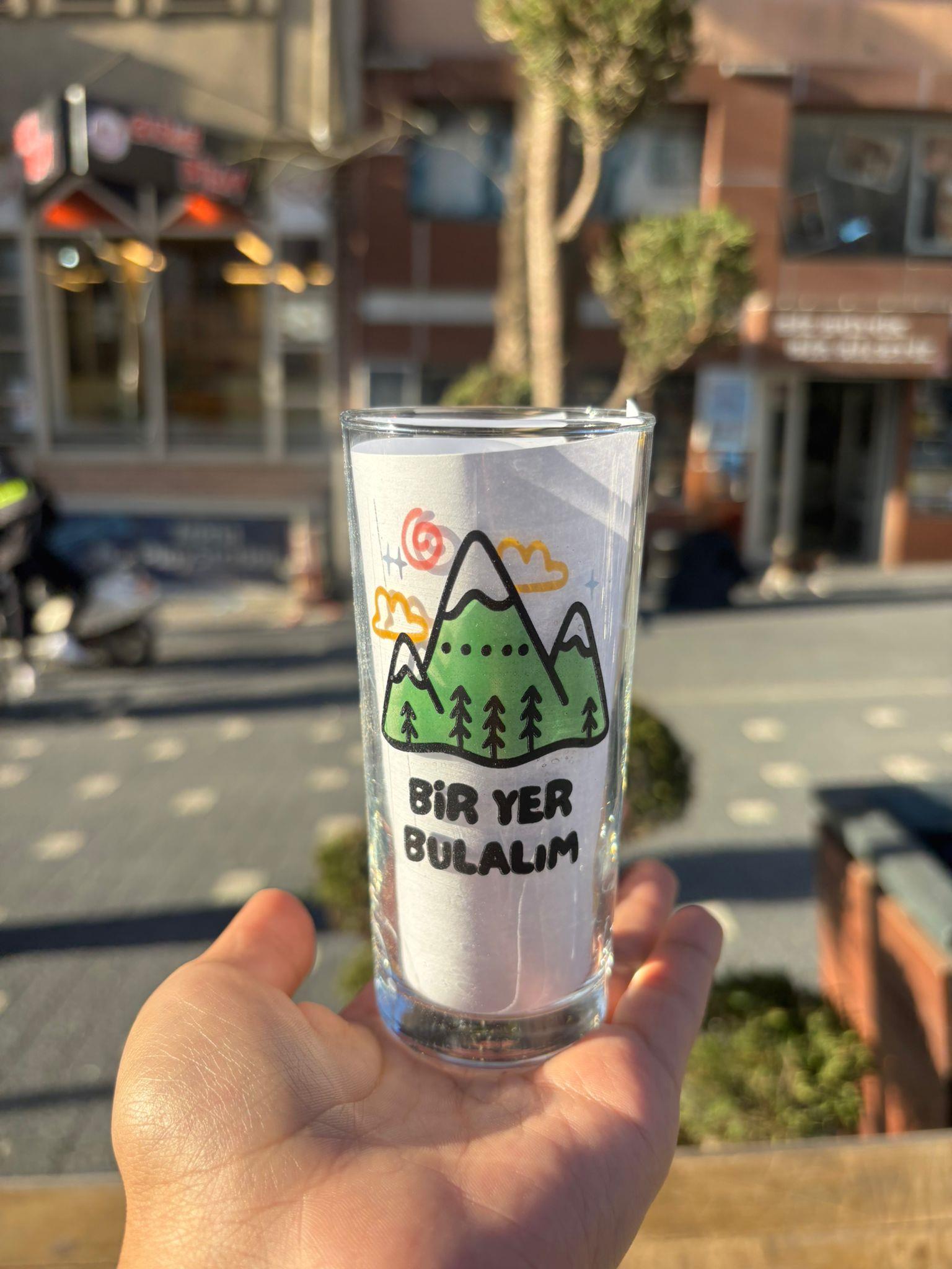 Bir Yer Bulalım Rakı Bardağı