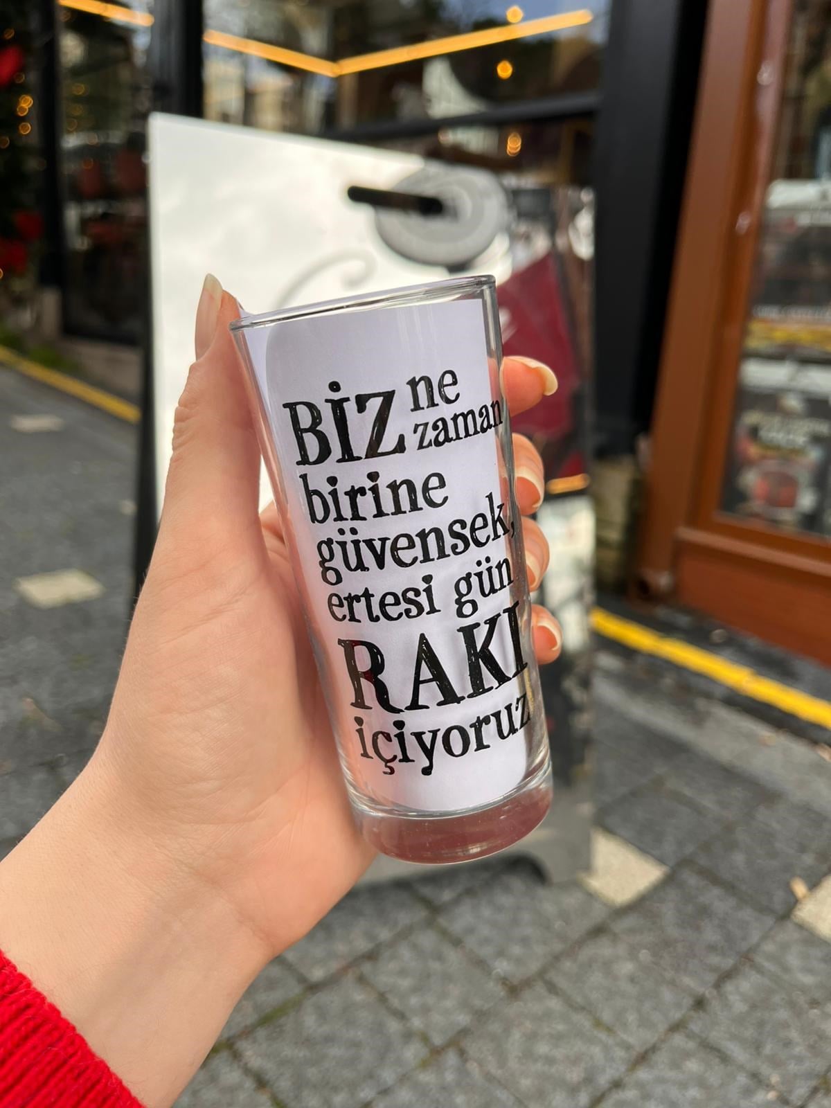 Biz Ne Zaman Birine Güvensek Ertesi Gün Rakı İçiyoruz Rakı Bardağı 