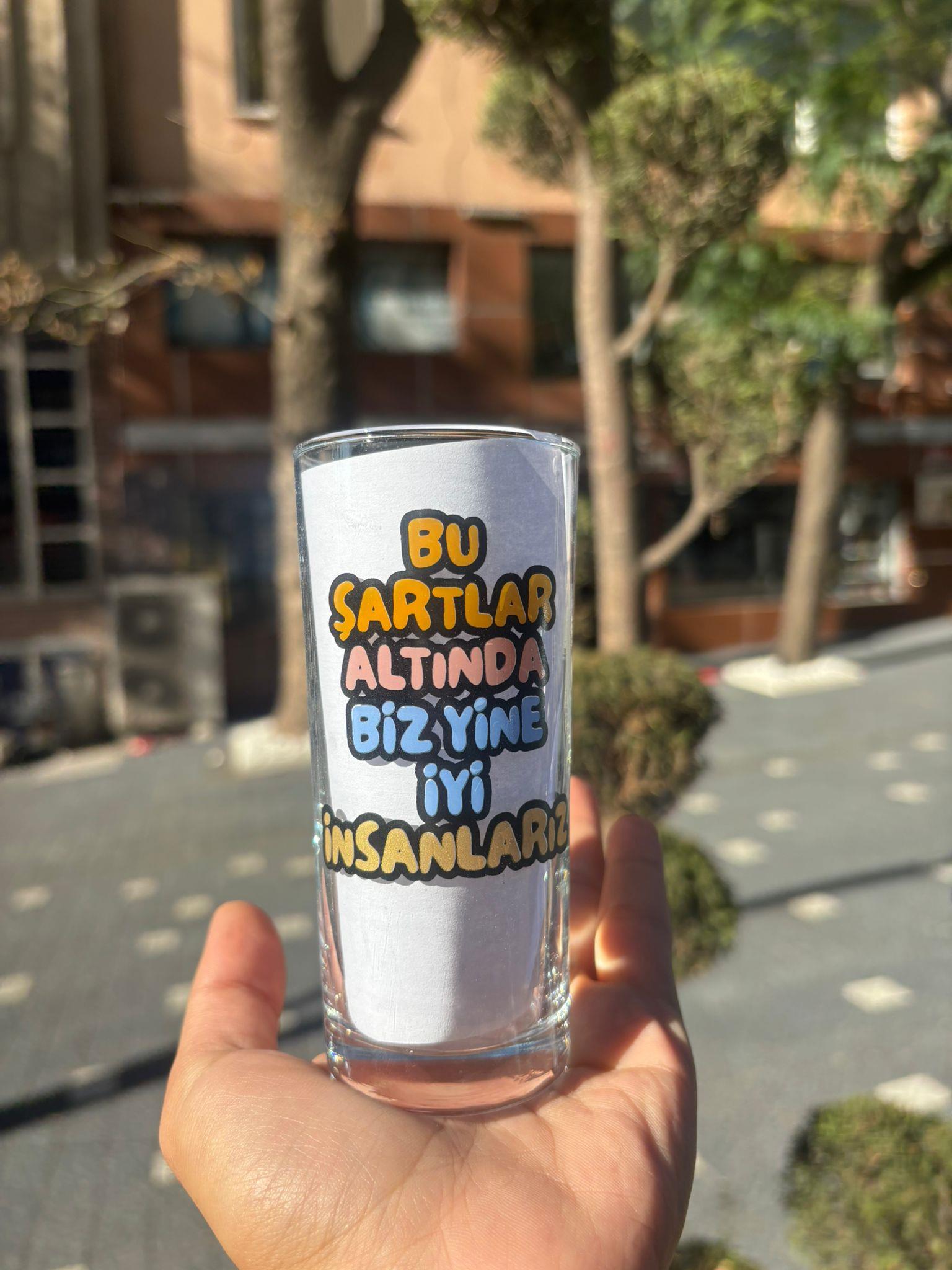 Bu Şartlar Altında Biz Yine İyi İnsanlarız - Rakı Bardağı