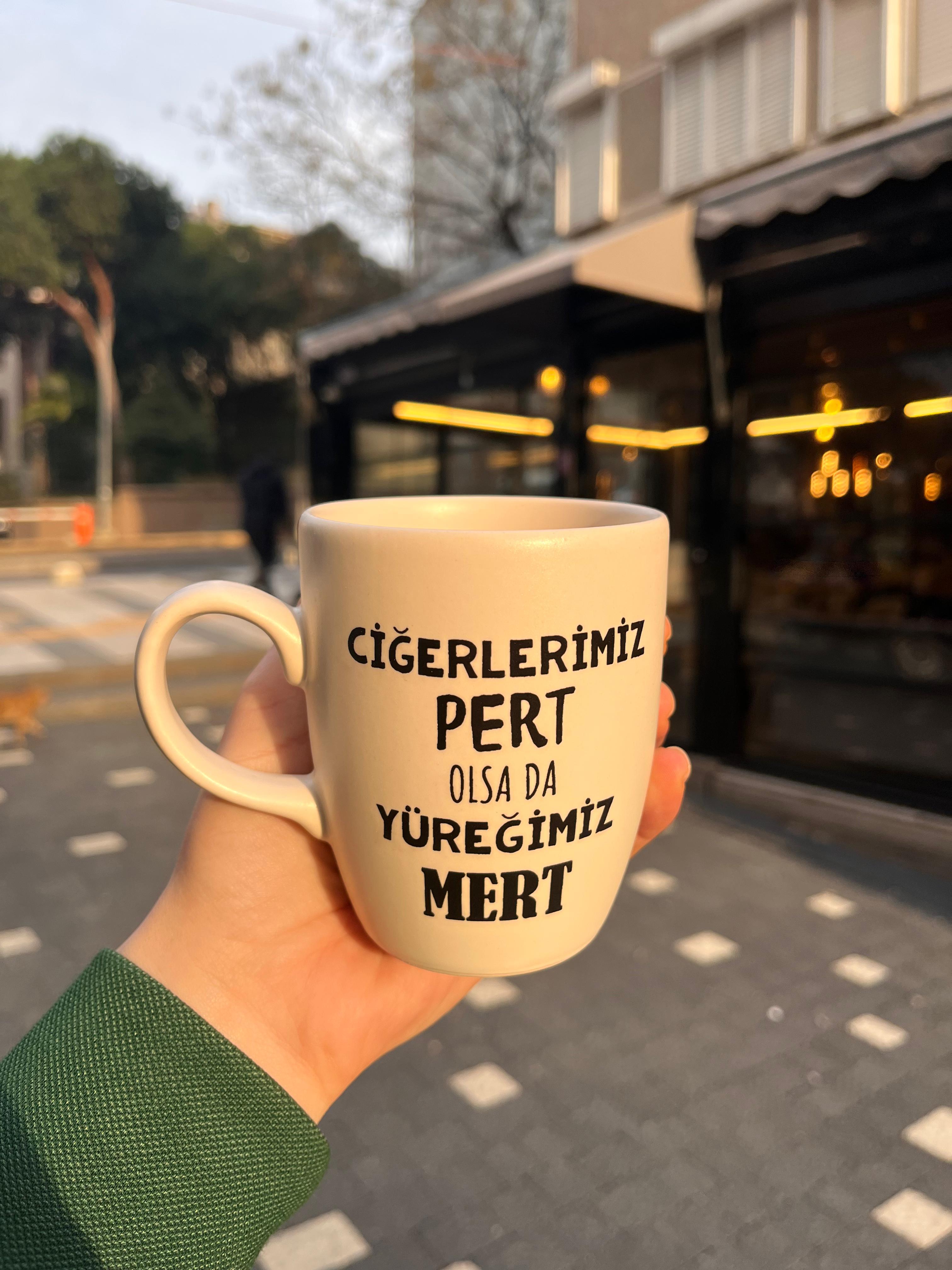Ciğerlerimiz Pert Olsada Yüreğimiz Mert Oval Kupa