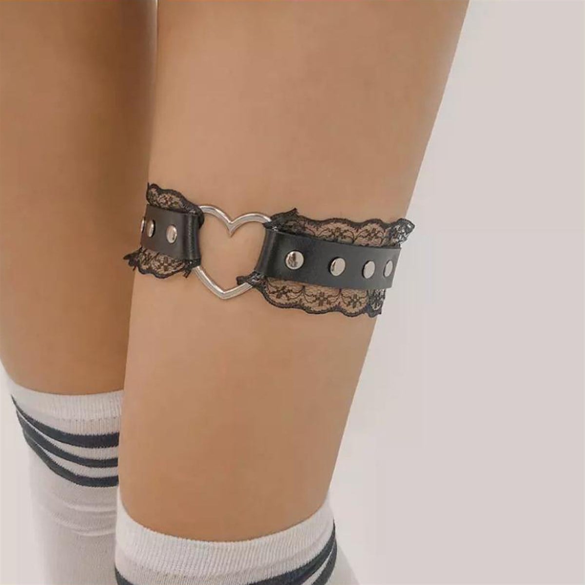 Dantel Detaylı Kalp Tokalı Deri Bacak Choker