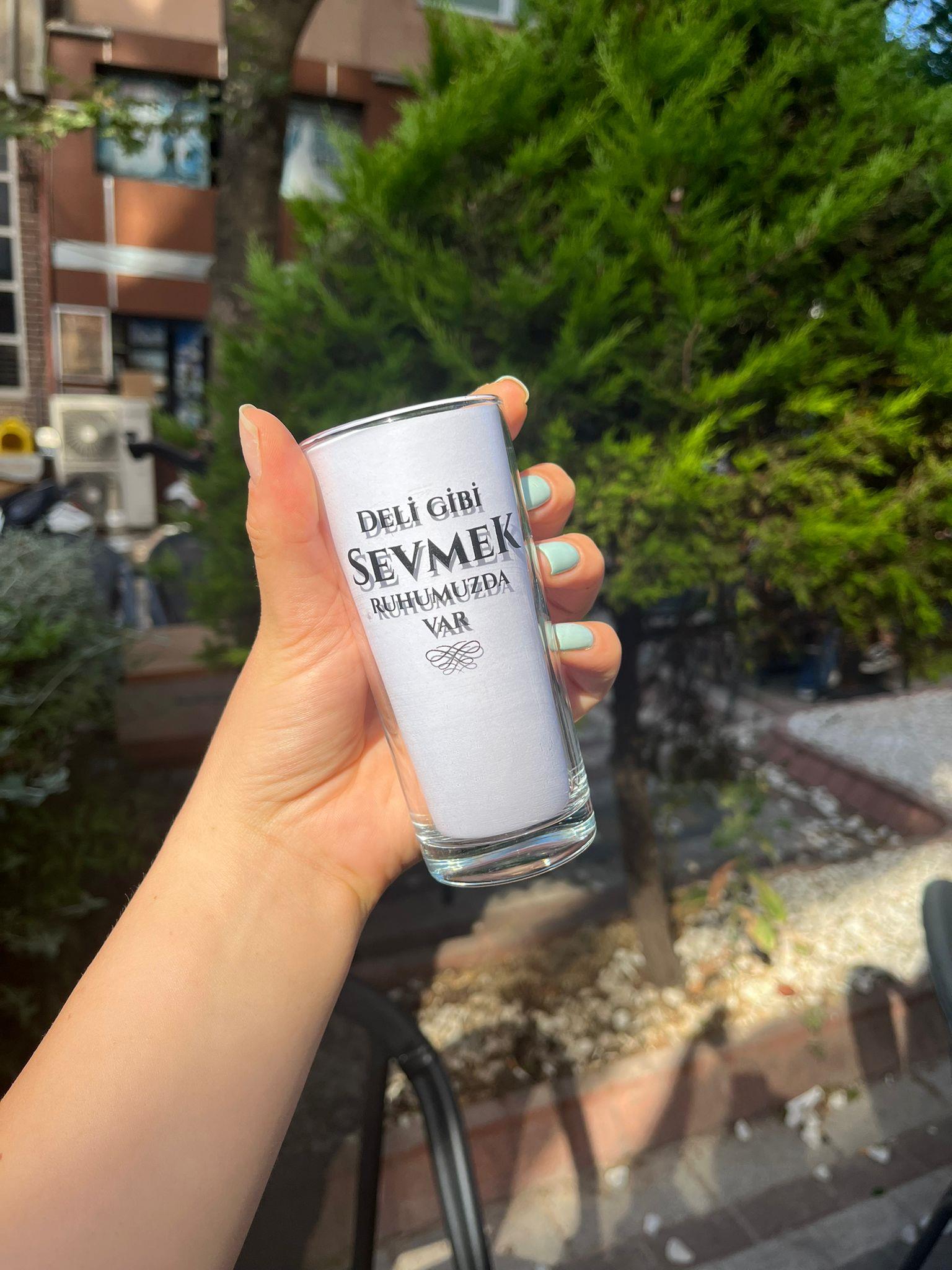 Deli Gibi Sevmek Ruhumuzda Var Rakı Bardağı
