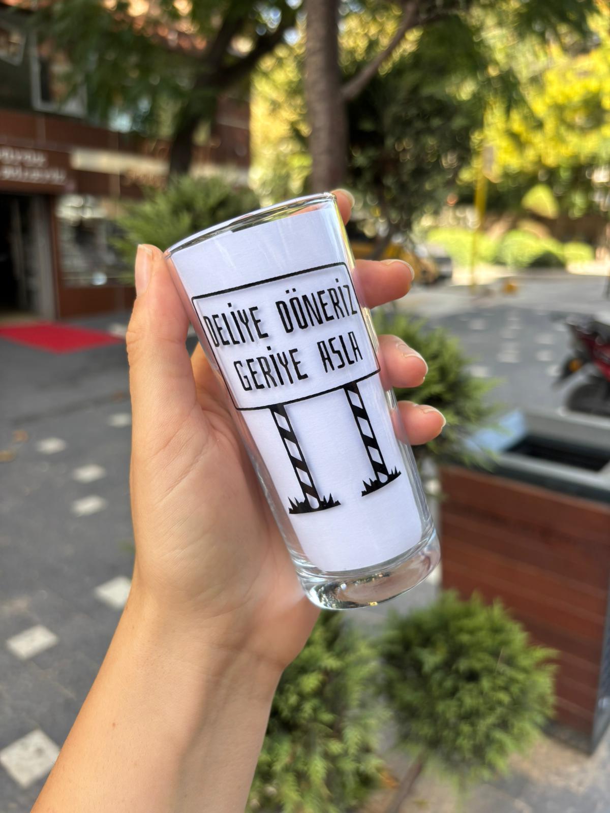 Deliye Döneriz Geriye Asla Rakı Bardağı
