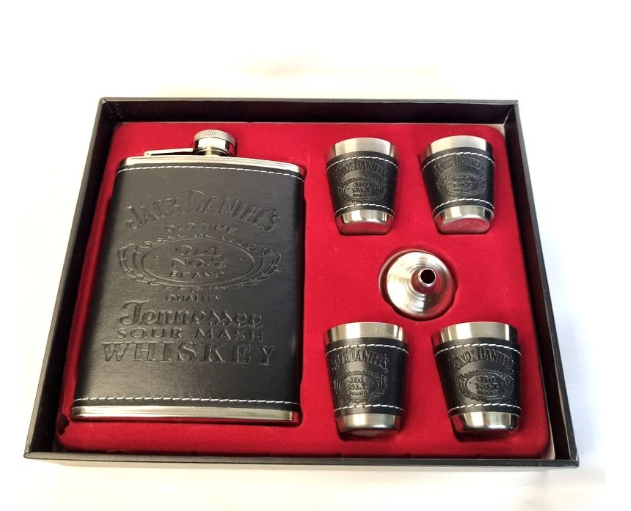 Deri Kaplama Paslanmaz Çelik  Jack D. Amblemli 4 adet Shot Bardaklı ve Hunili 8 Oz Matara Seti