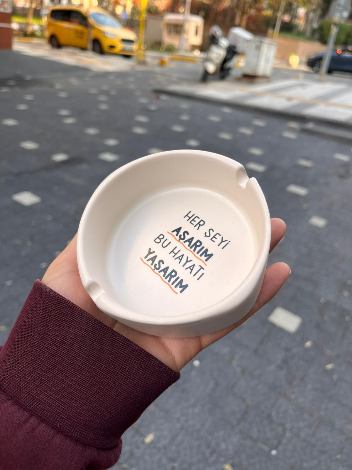Her Şeyi Aşarım Bu Hayatı Yaşarım Küllük