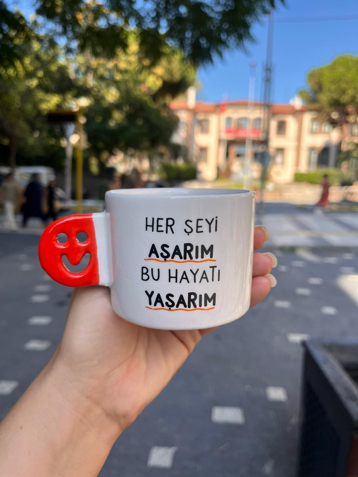 Her Şeyi Aşarım Bu Hayatı Yaşarım Smile Kupa