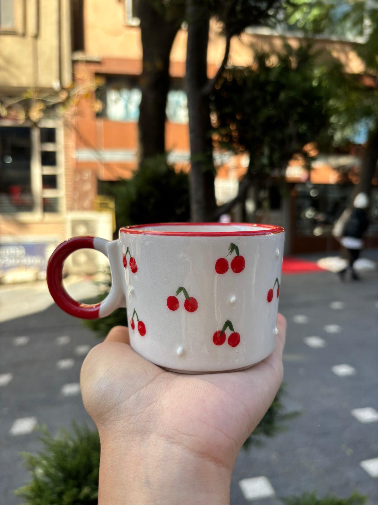 Kiraz Kabartmalı Pinterest Düğüm Kulplu Kupa
