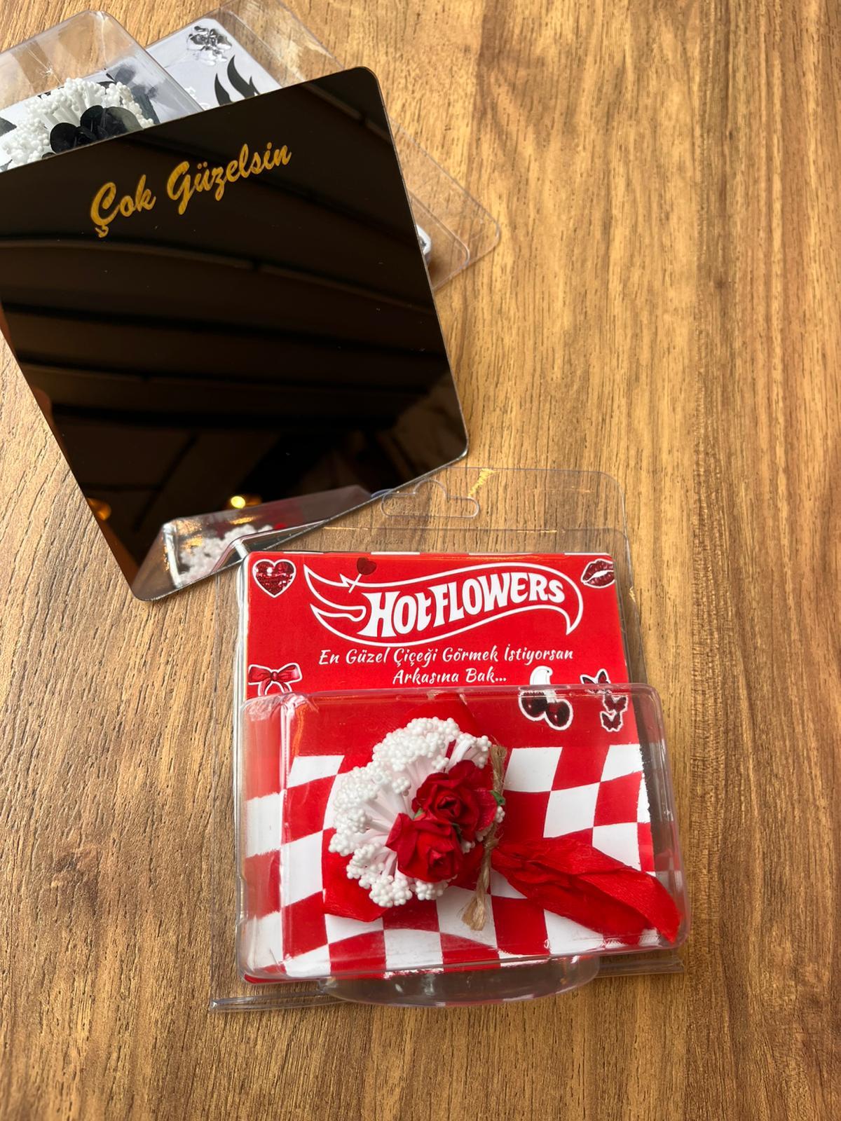 Kırmızı Kartlıklı Aynalı Hotflowers