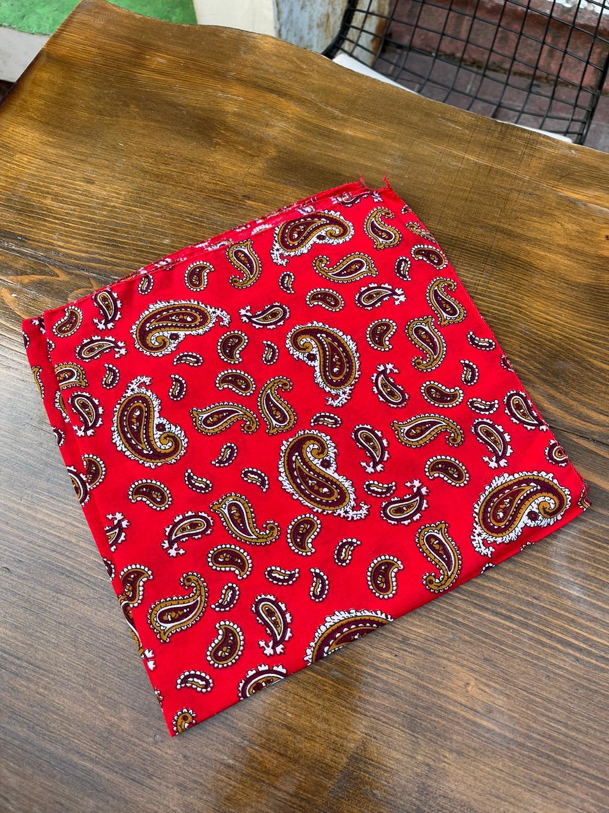 Kırmızı Renk Detaylı Ünisex Bandana