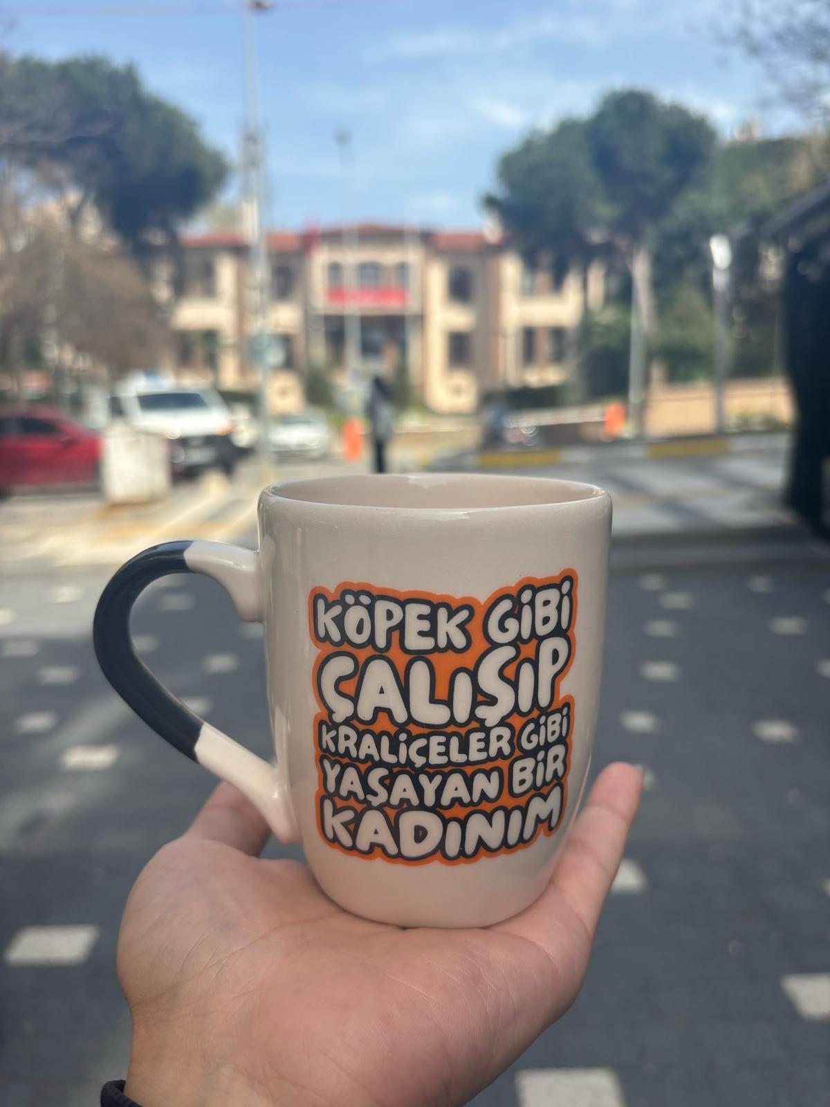 Köpek Gibi Çalışıp Kraliçeler Gibi Yaşayan Kadınım Kupa