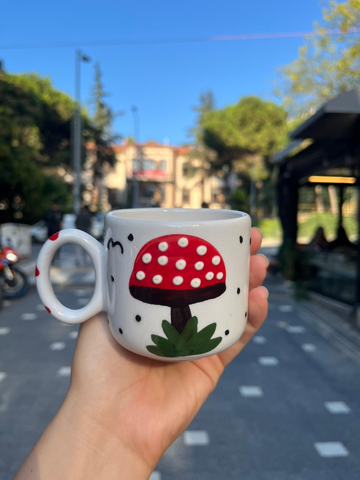 Mantarlı Pinterest Kısa Arya Kupa